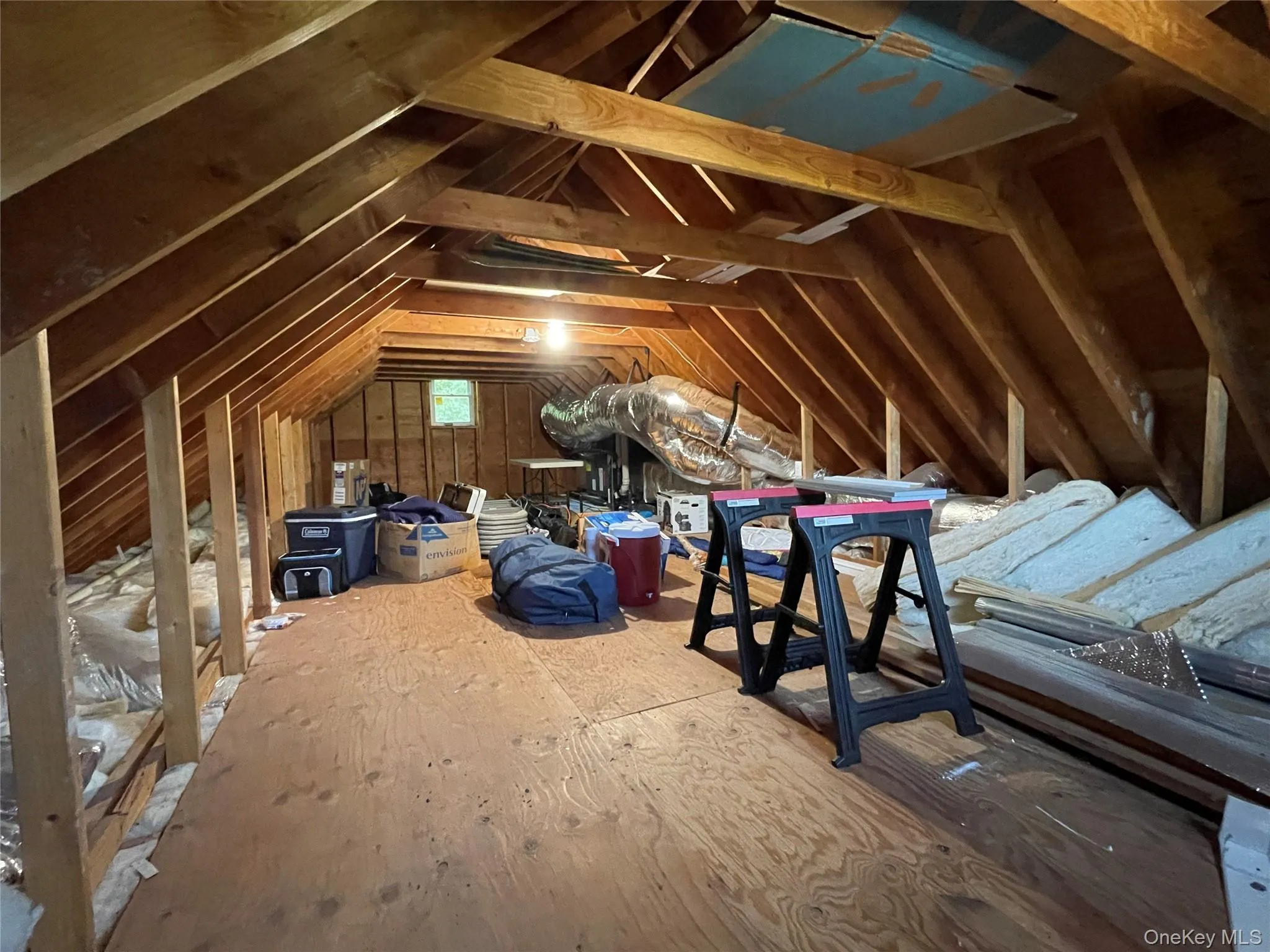 Huge attic (bonus space) Huge attic (bonus space)