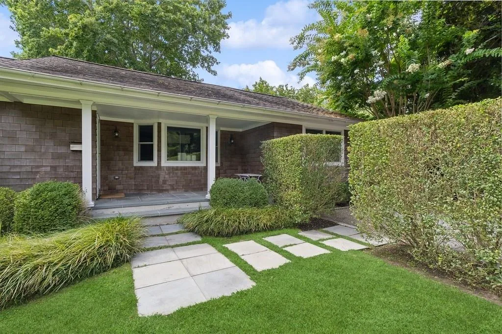 20 Stratton Square, East Hampton, NY, 4 Bedrooms Bedrooms, 7 Rooms Rooms,2 BathroomsBathrooms,Residential,For Rent,Stratton,0,885387 20 Stratton Square, East Hampton, NY, 4 Bedrooms Bedrooms, 7 Rooms Rooms,2 BathroomsBathrooms,Residential,For Rent,Stratton,0,885387