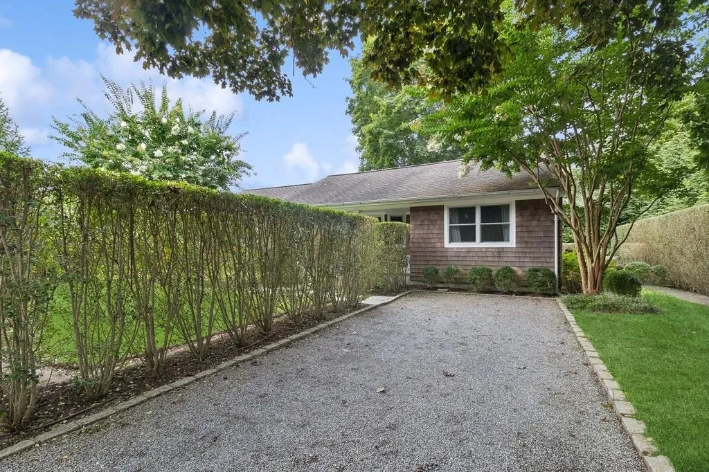 20 Stratton Square, East Hampton, NY, 4 Bedrooms Bedrooms, 7 Rooms Rooms,2 BathroomsBathrooms,Residential,For Rent,Stratton,0,885387 20 Stratton Square, East Hampton, NY, 4 Bedrooms Bedrooms, 7 Rooms Rooms,2 BathroomsBathrooms,Residential,For Rent,Stratton,0,885387