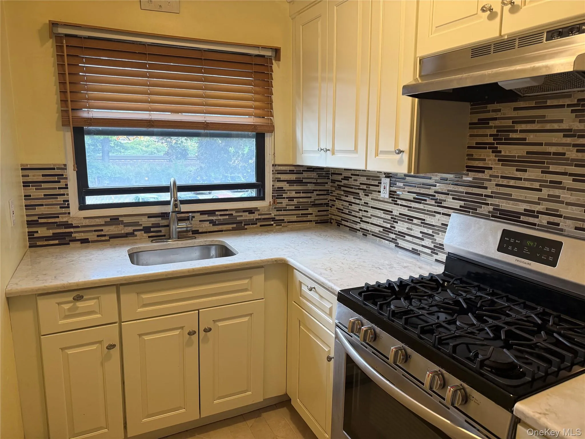 2261 Palmer Avenue, New Rochelle, NY, 1 Bedroom Bedrooms, 3 Rooms Rooms,1 BathroomBathrooms,Residential,For Rent,Palmer,0,885823 2261 Palmer Avenue, New Rochelle, NY, 1 Bedroom Bedrooms, 3 Rooms Rooms,1 BathroomBathrooms,Residential,For Rent,Palmer,0,885823
