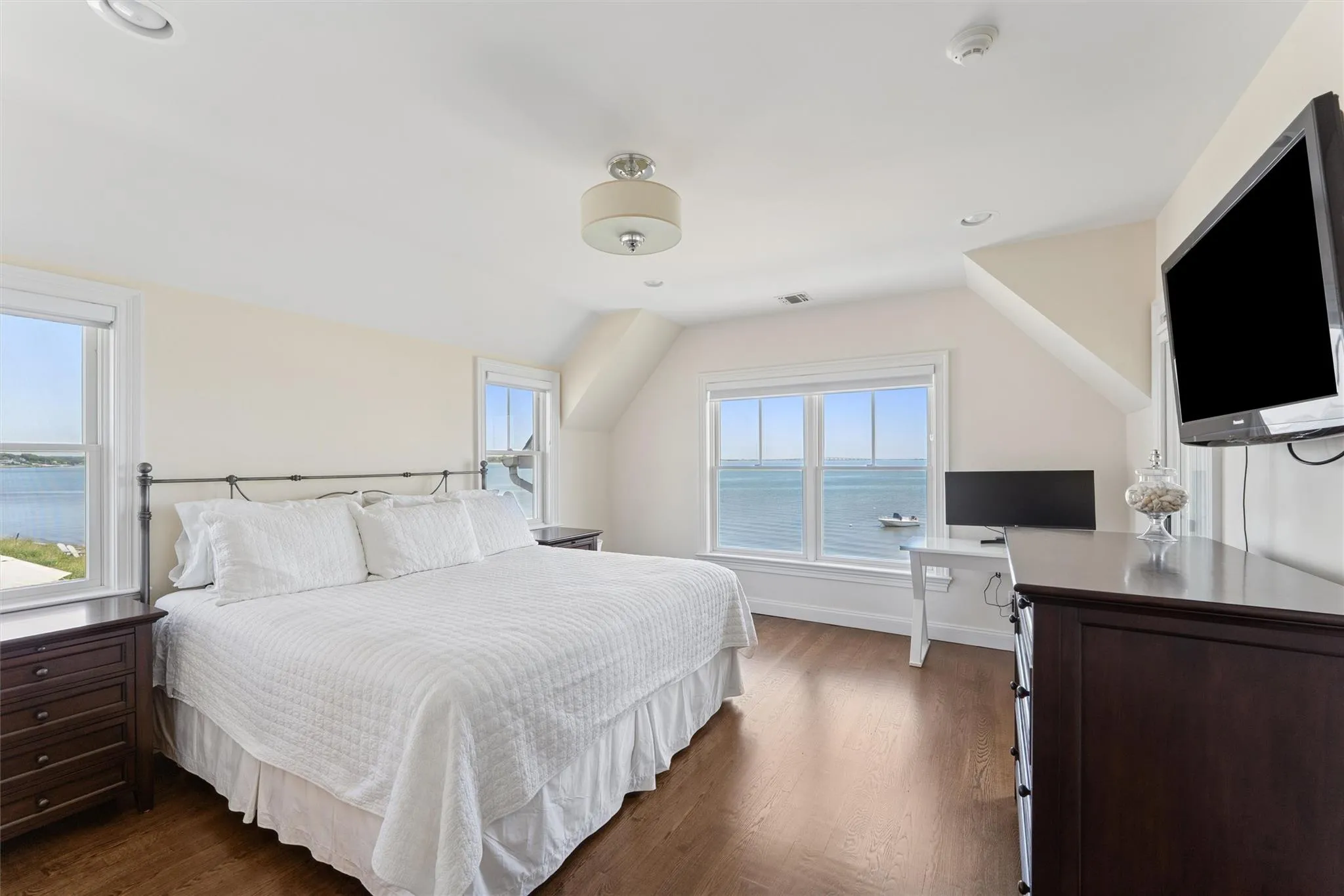 Bedroom #4 (bayfront) Bedroom #4 (bayfront)