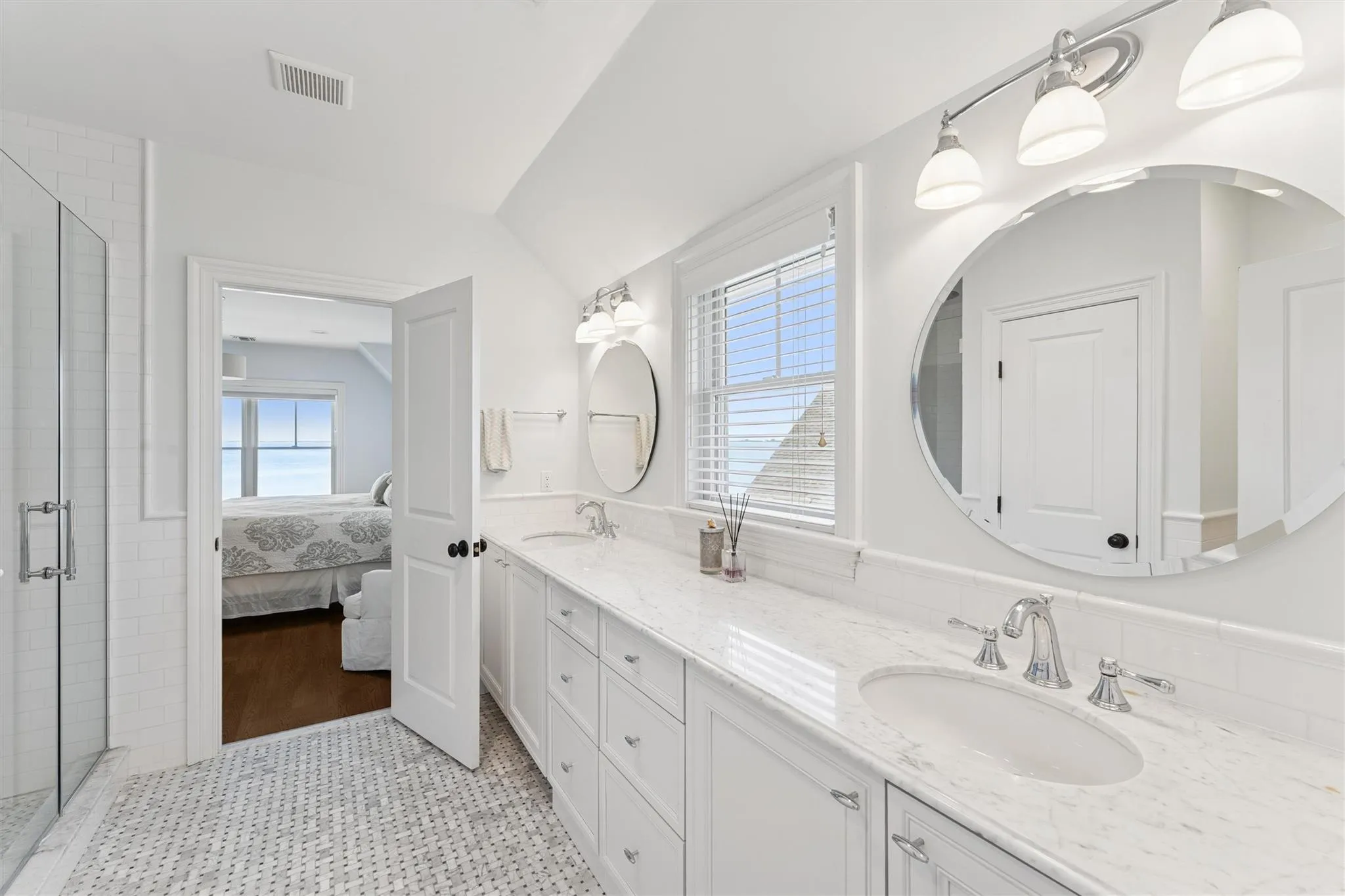 Shared Ensuite Bathroom Shared Ensuite Bathroom