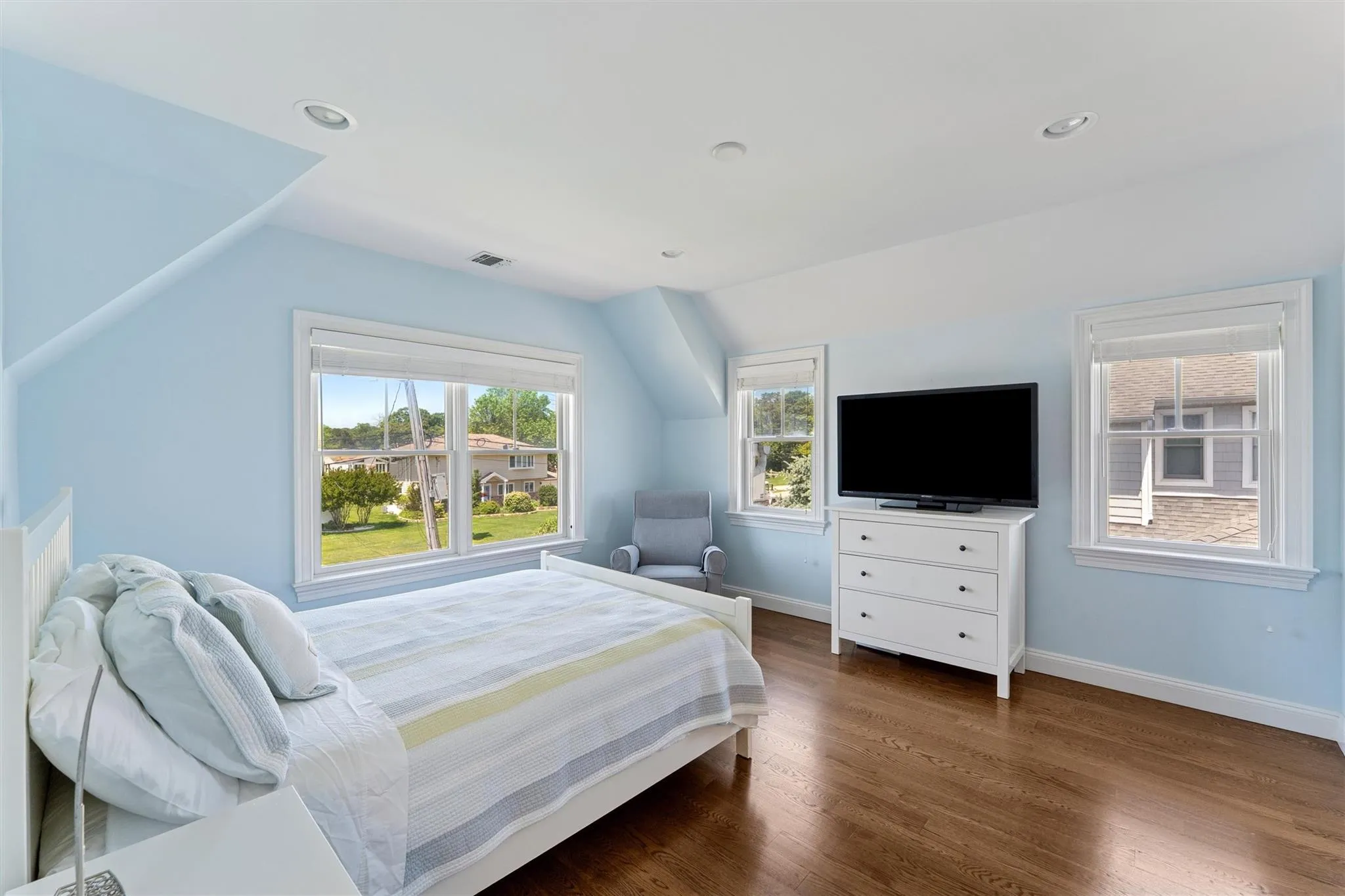 Additional room (not included in bedroom count) Additional room (not included in bedroom count)