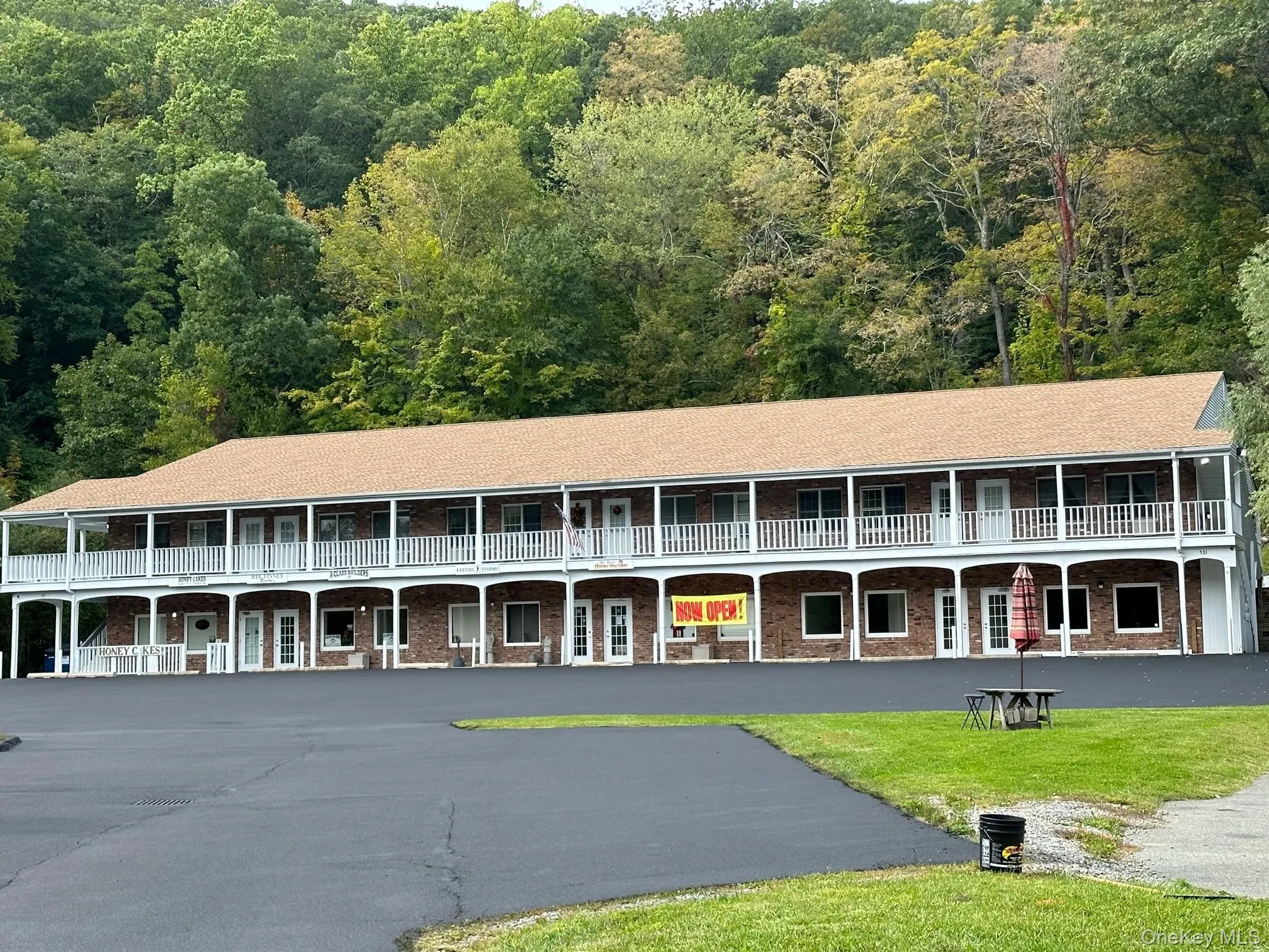 View of building exterior with plenty of parking! View of building exterior with plenty of parking!