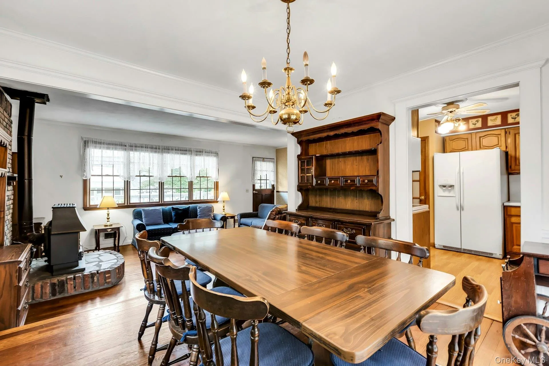Bright and Open Nicely Flowing Floorplan, Living Room to Dining Room Bright and Open Nicely Flowing Floorplan, Living Room to Dining Room