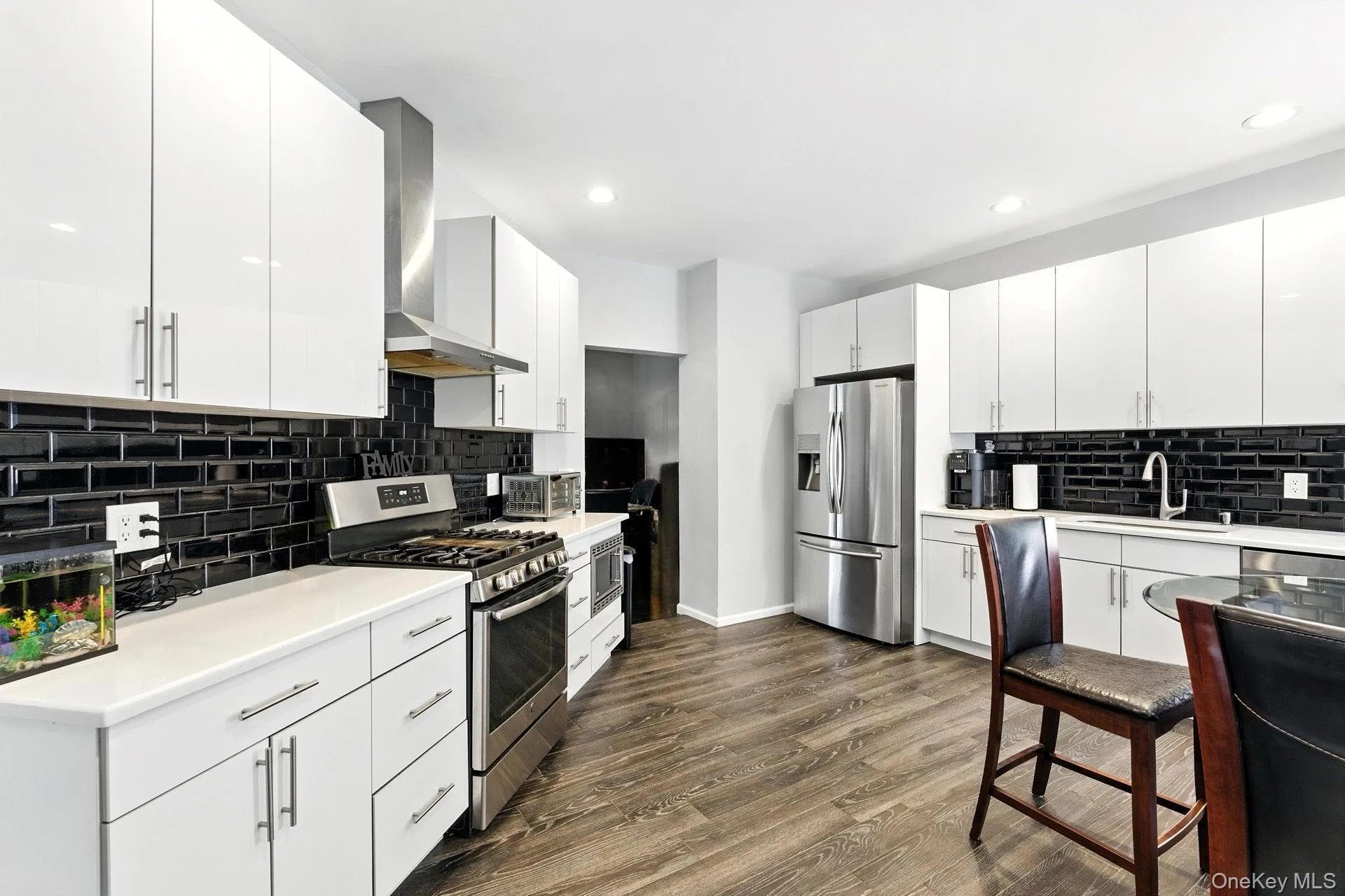 Beautiful Chef's Kitchen with stainless steel appliances. Beautiful Chef's Kitchen with stainless steel appliances.
