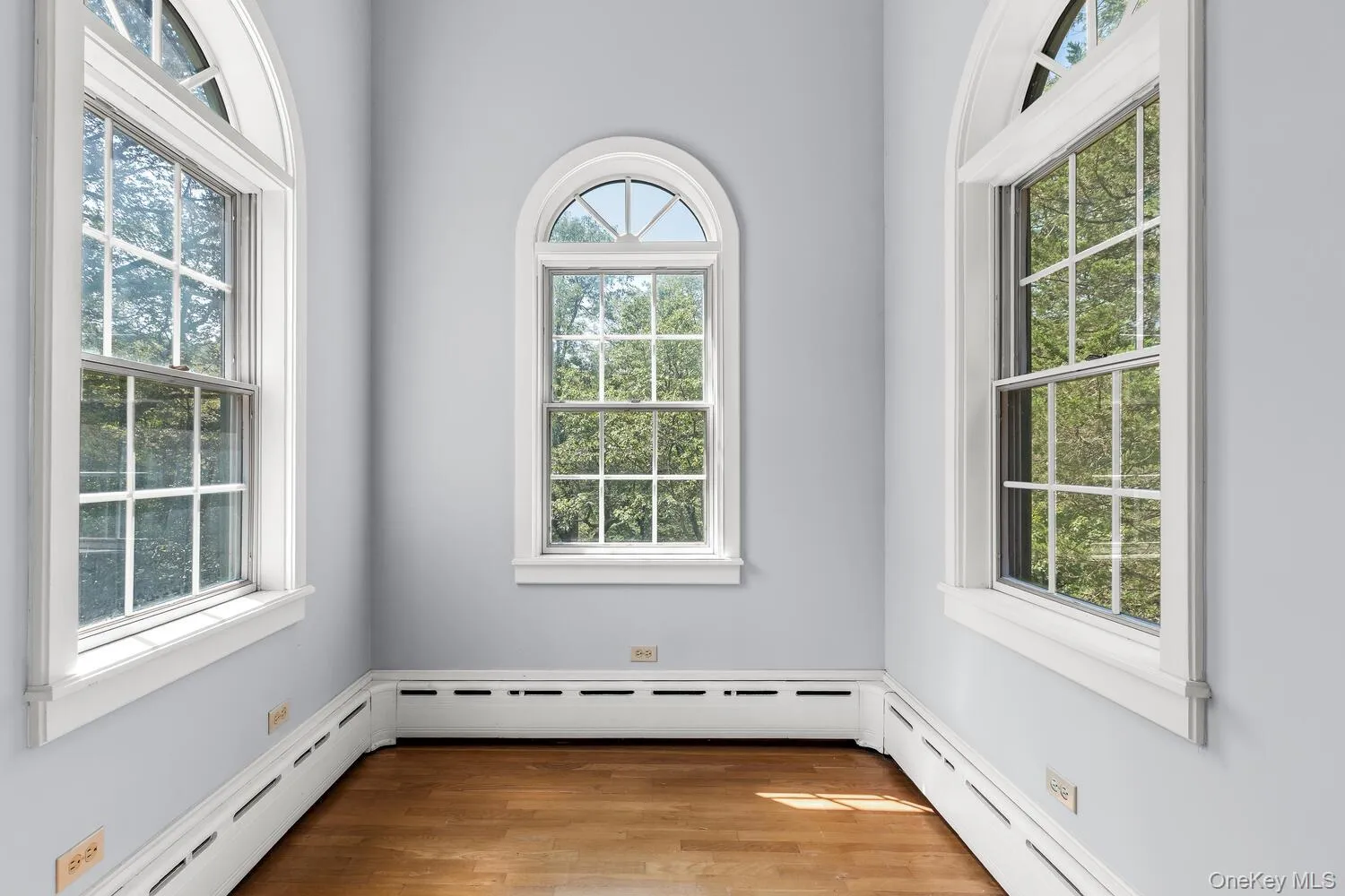This is room adjacent to the VS bedroom would be great reading nook artist space or nursery This is room adjacent to the VS bedroom would be great reading nook artist space or nursery