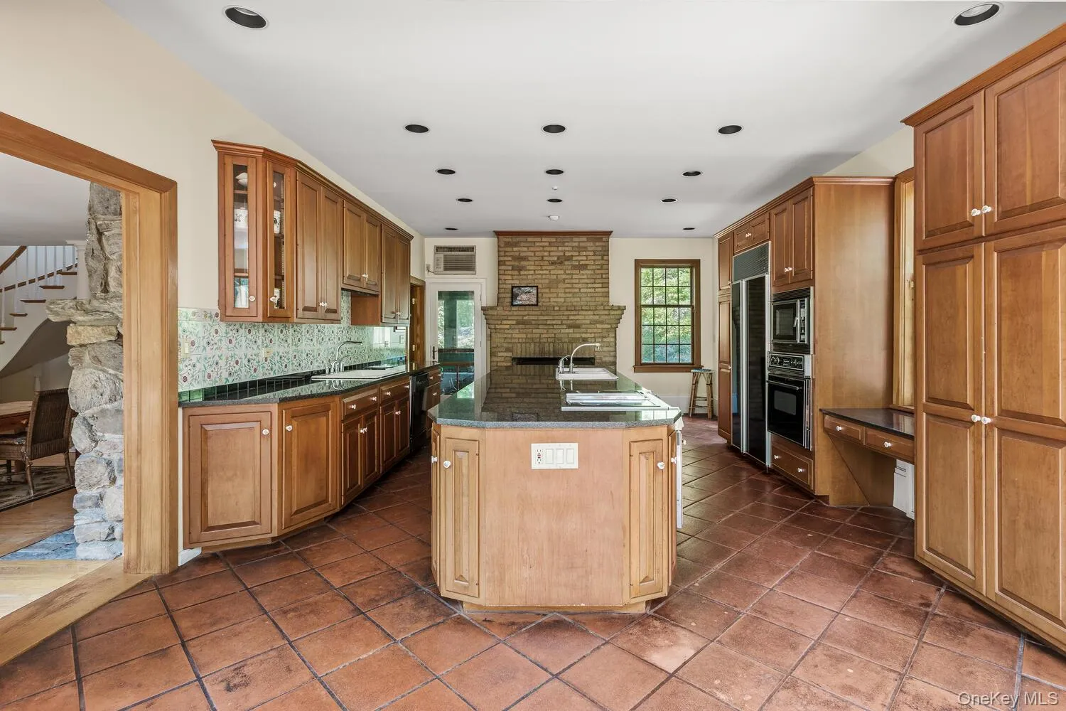 An other view of the kitchen with terracotta tiled flooring An other view of the kitchen with terracotta tiled flooring