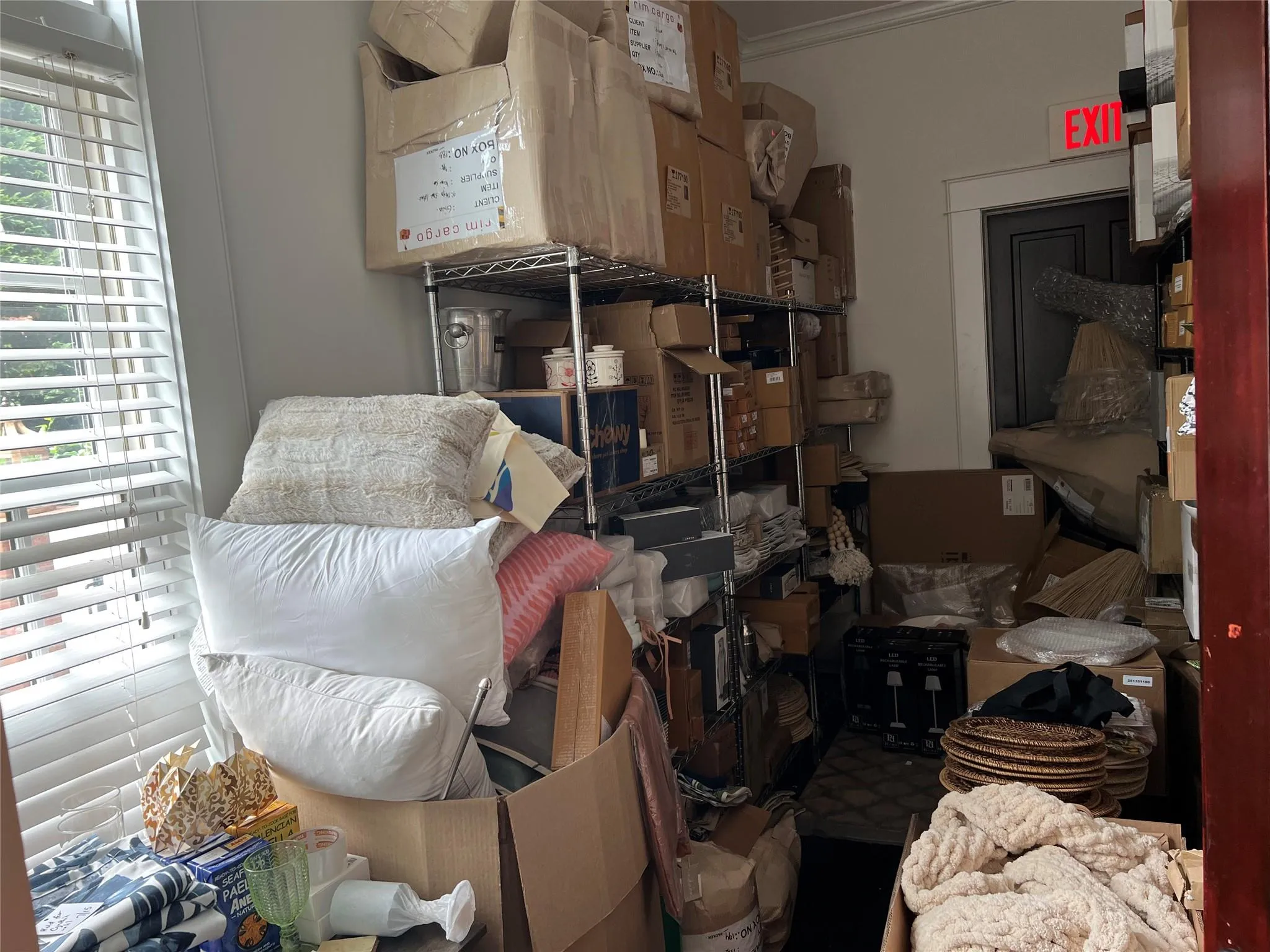 Storage room/office Storage room/office