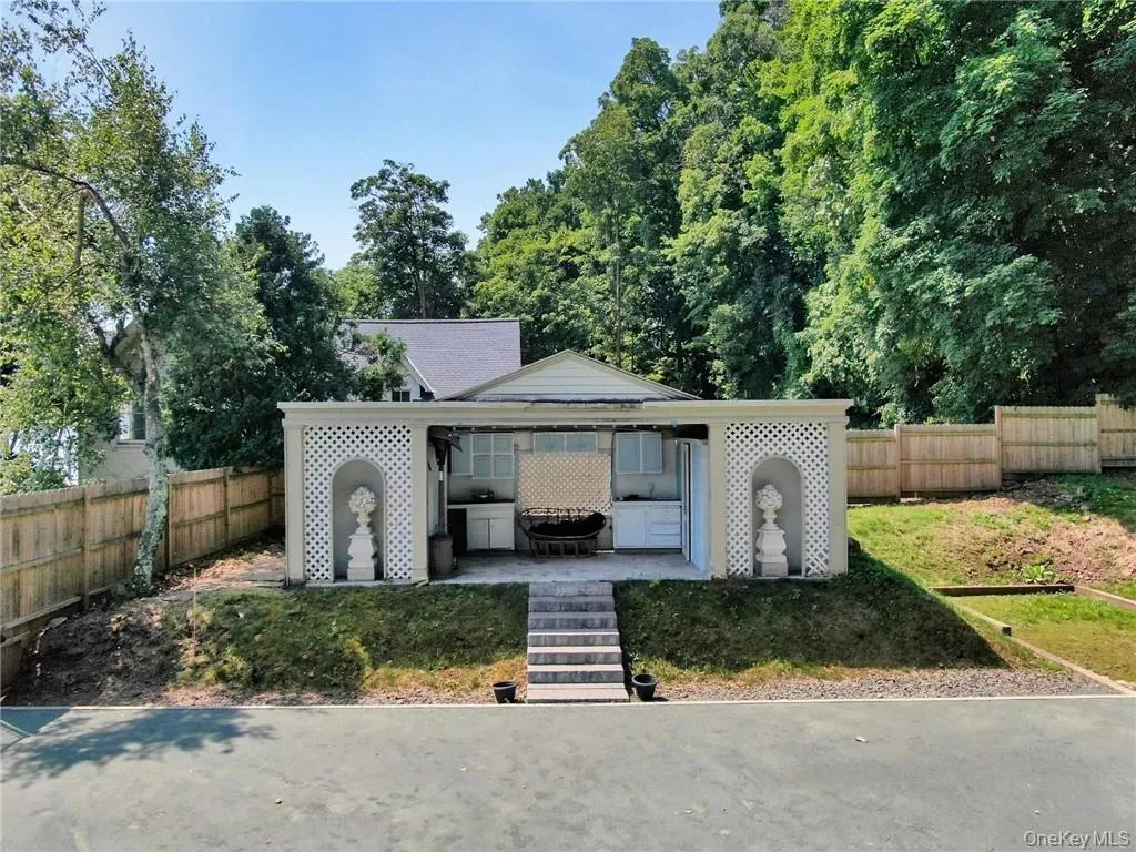 View of front of house with a front yard View of front of house with a front yard