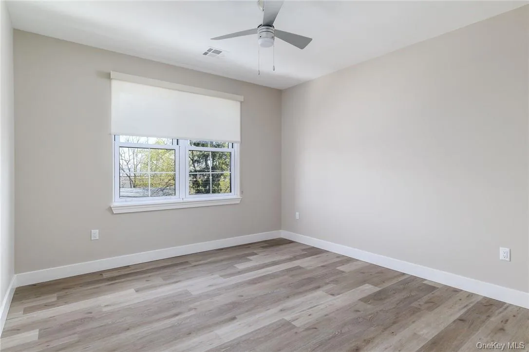 LIGHT & BRIGHT BEDROOM LIGHT & BRIGHT BEDROOM