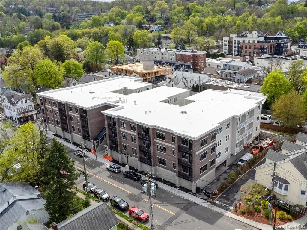 6 NORTH MIDLAND @ MIDLAND AVE ENTRANCE 6 NORTH MIDLAND @ MIDLAND AVE ENTRANCE