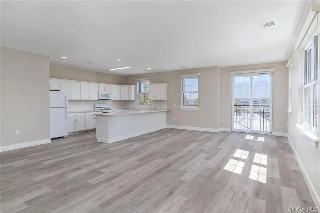 MANY FLOOR PLANS AVAILABLE MANY FLOOR PLANS AVAILABLE