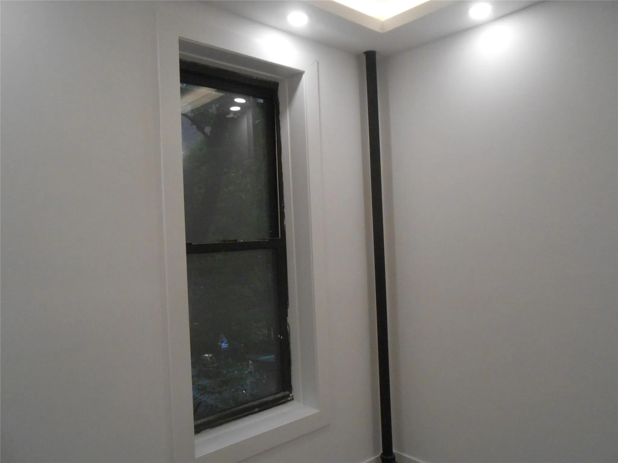 Detailed view of recessed lighting and baseboards Detailed view of recessed lighting and baseboards