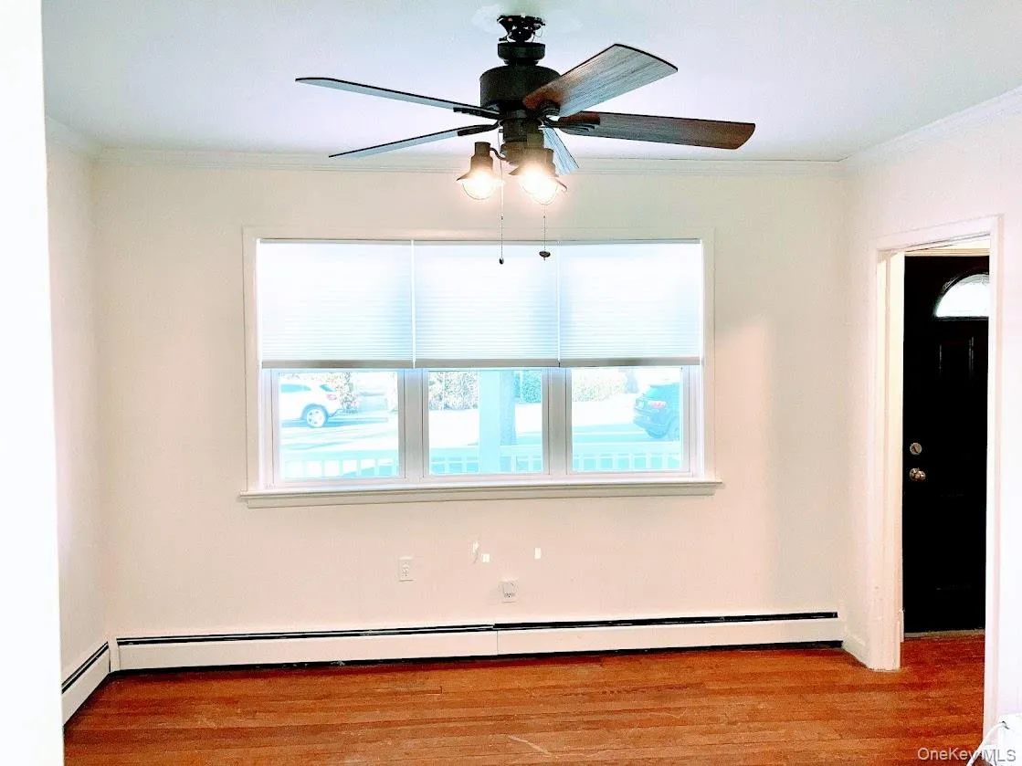 Den/Office Hardwood flooring, ceiling fan Den/Office Hardwood flooring, ceiling fan