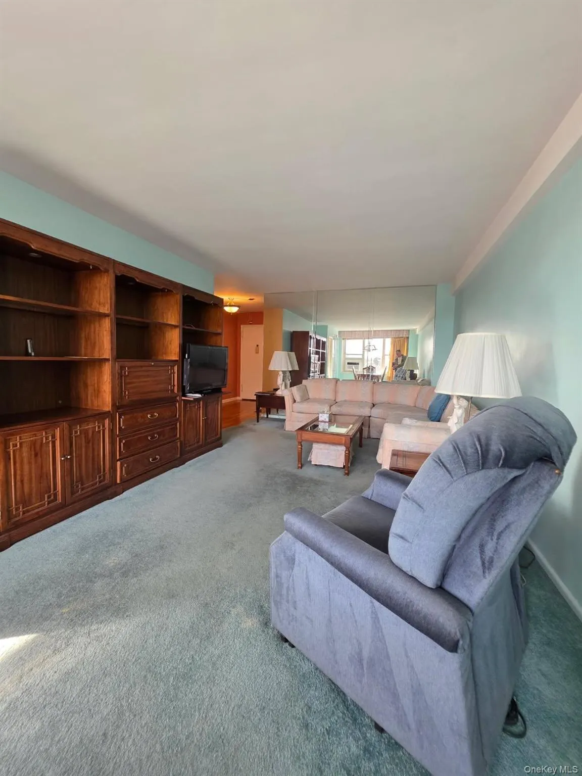 Flowing from the hallway into the formal Dining Room with an adjacent double window providing beautiful natural light. Flowing from the hallway into the formal Dining Room with an adjacent double window providing beautiful natural light.
