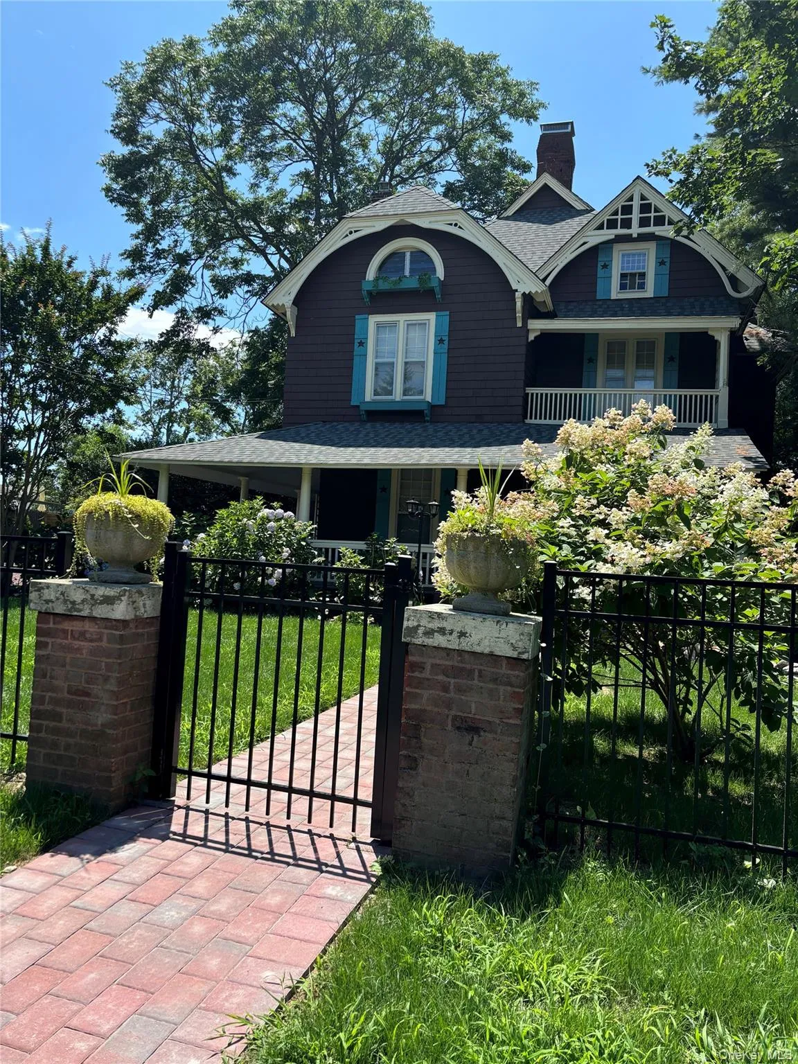 Stately Tudor wake to the water or the Bay Shore downtown area. Stately Tudor wake to the water or the Bay Shore downtown area.