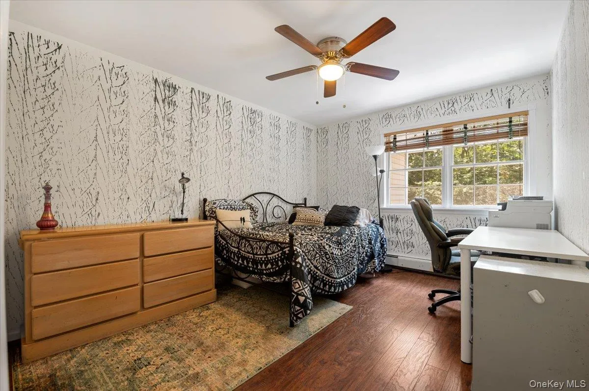 Bedroom w/ Ceiling Fan Bedroom w/ Ceiling Fan