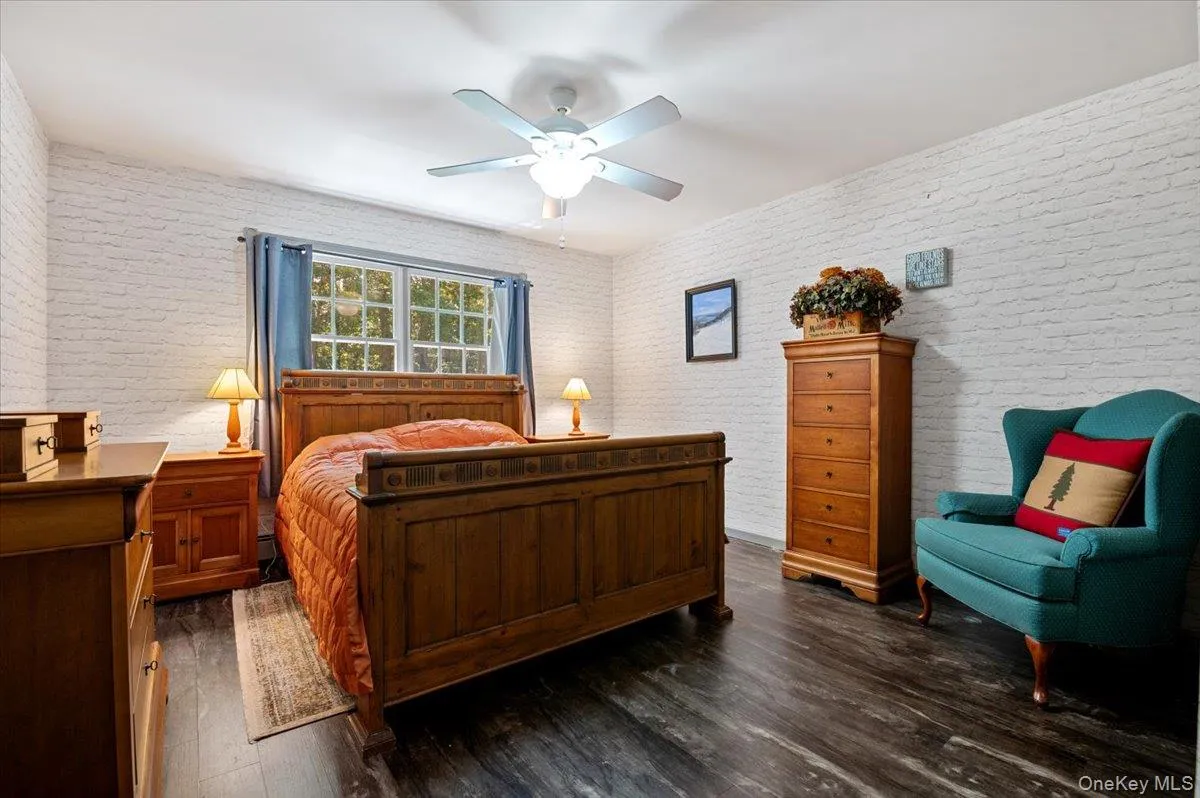 Bedroom w/ Ceiling Fan Bedroom w/ Ceiling Fan