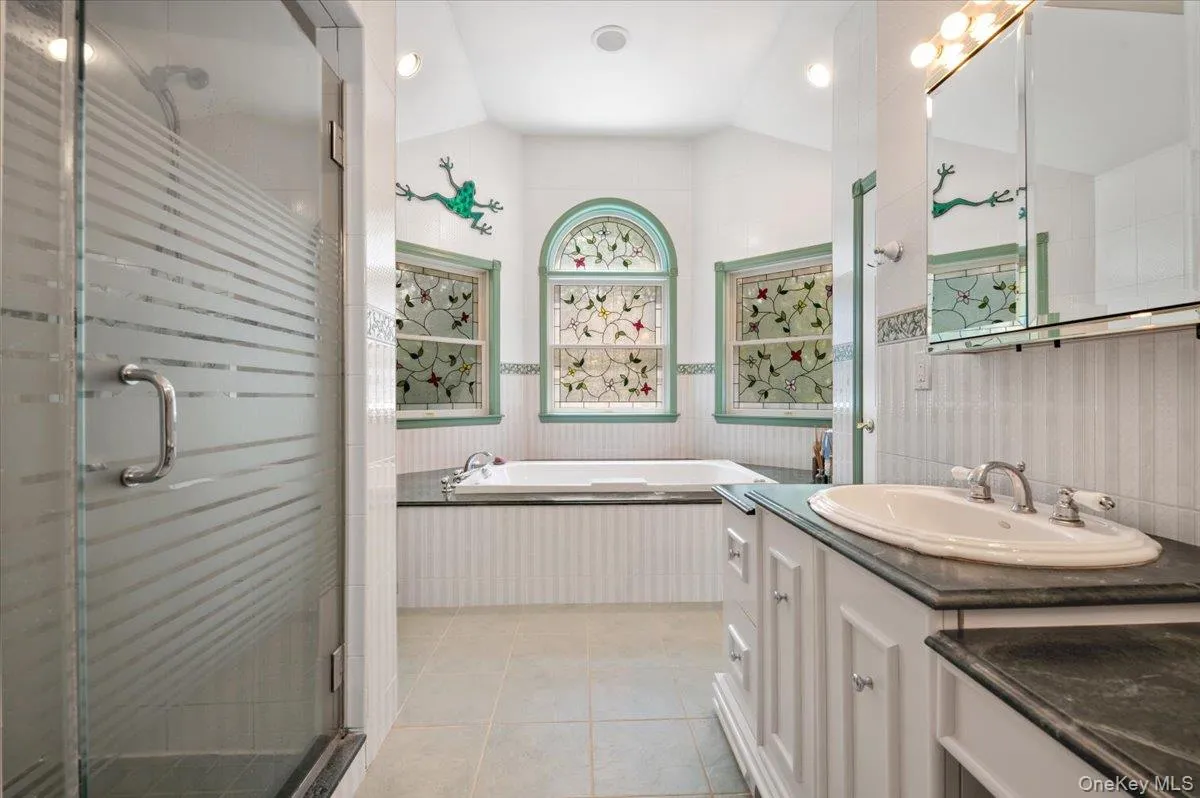 Bathroom w/ Separate Shower & Soaking Tub Bathroom w/ Separate Shower & Soaking Tub