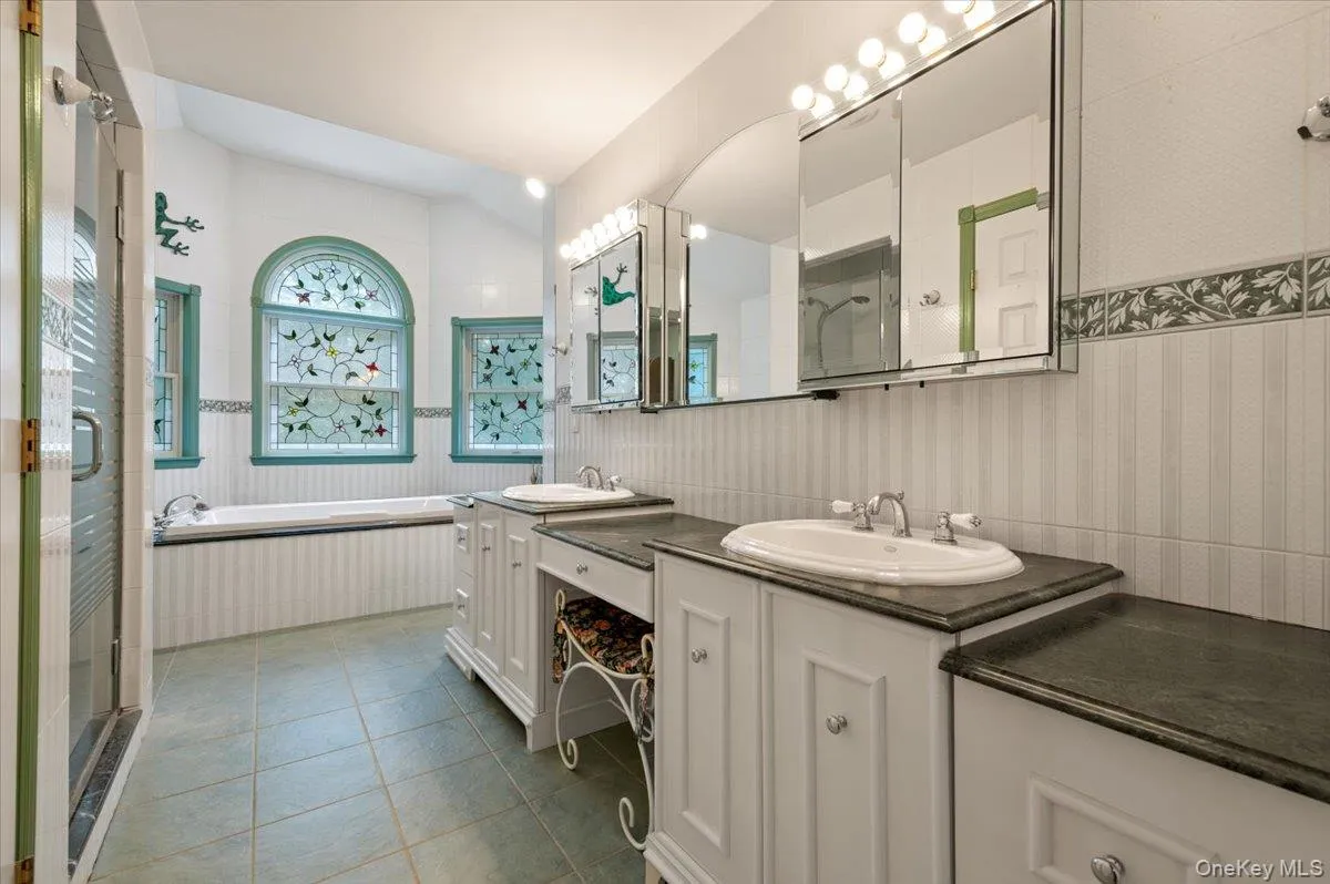 Bathroom w/ Separate Shower & Soaking Tub Bathroom w/ Separate Shower & Soaking Tub
