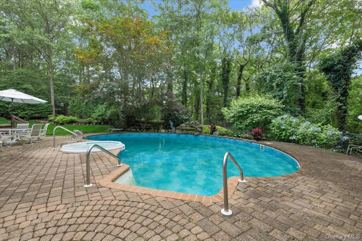 Swimming Pool w/ Diving Board Swimming Pool w/ Diving Board