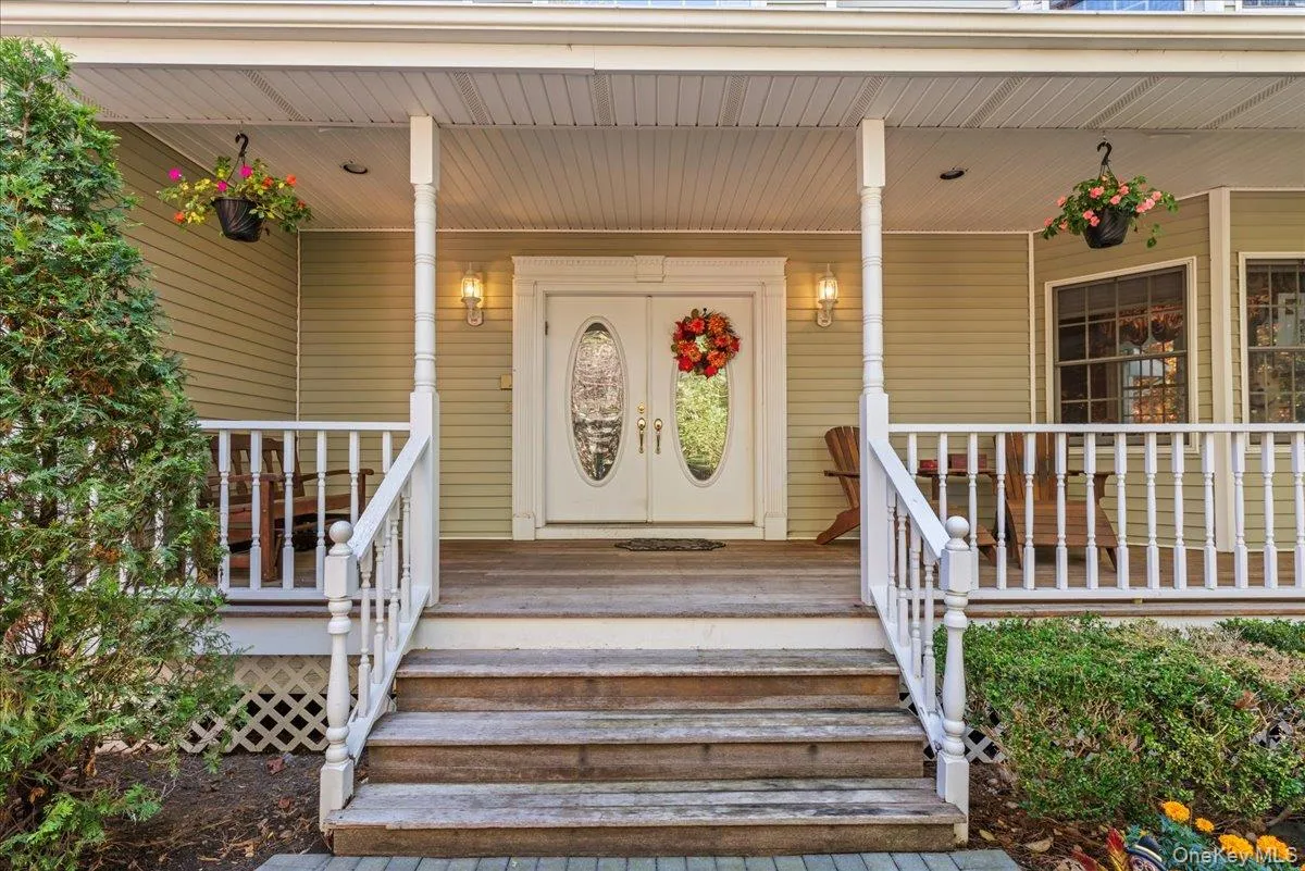 Front Entrance & Porch Front Entrance & Porch