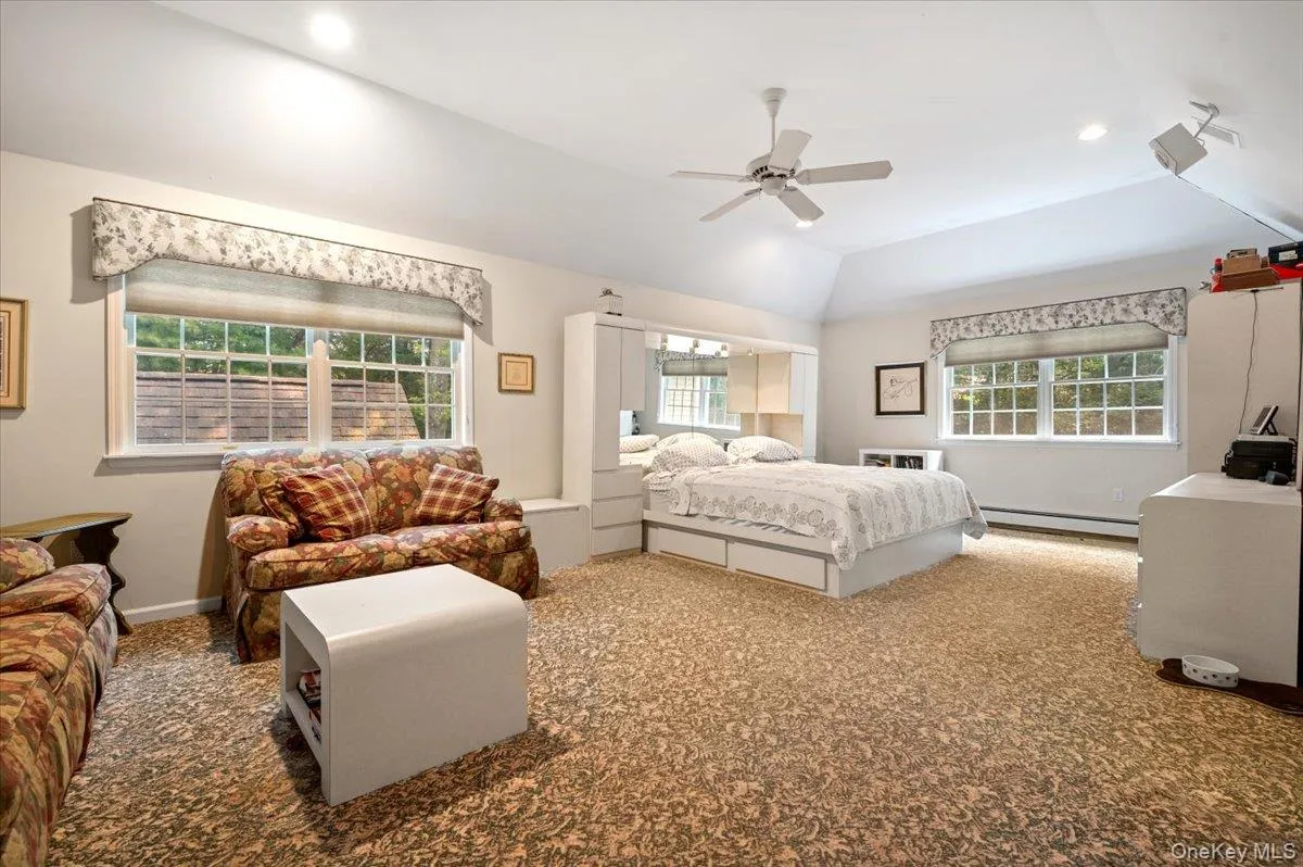 Large Primary Bedroom w/ Ensuite, Walk in Closet, Dressing Area, High Ceiling and Full Bathroom Large Primary Bedroom w/ Ensuite, Walk in Closet, Dressing Area, High Ceiling and Full Bathroom