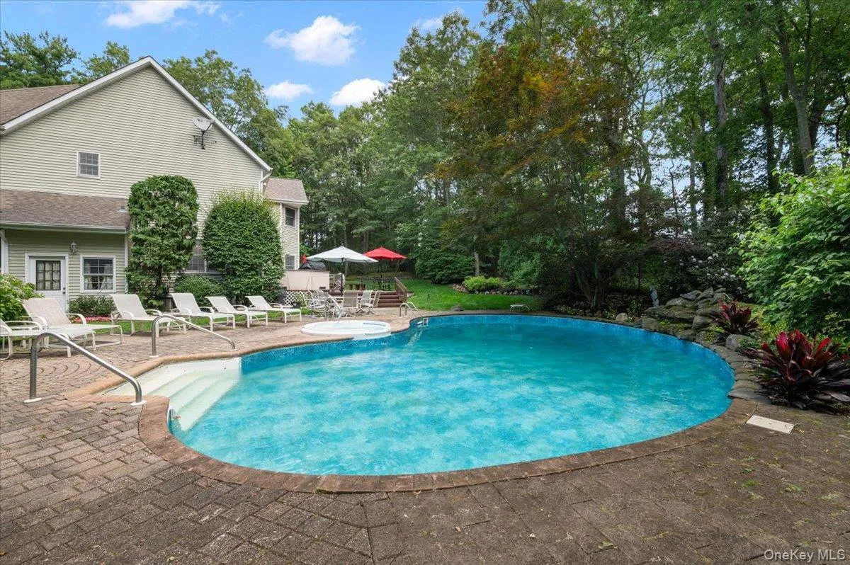 Swimming Pool w/ Diving Board Swimming Pool w/ Diving Board