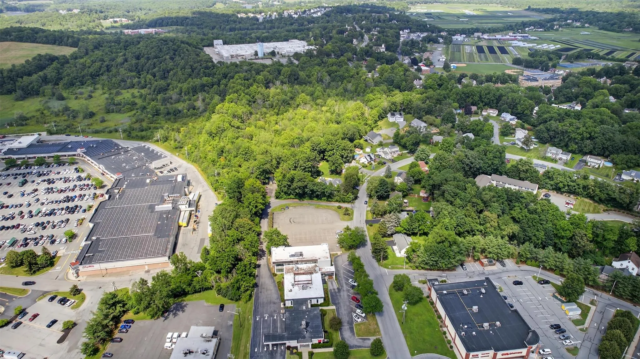 Bird\'s eye view of a heavily wooded area Bird\'s eye view of a heavily wooded area
