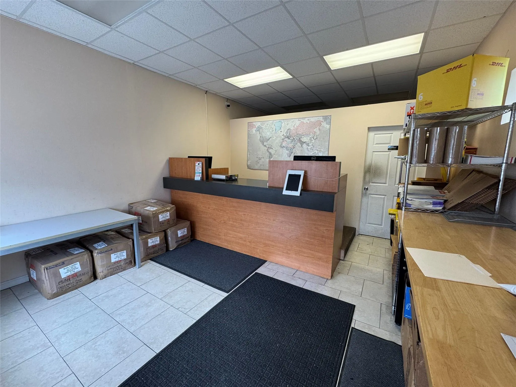 Reception with a drop ceiling Reception with a drop ceiling