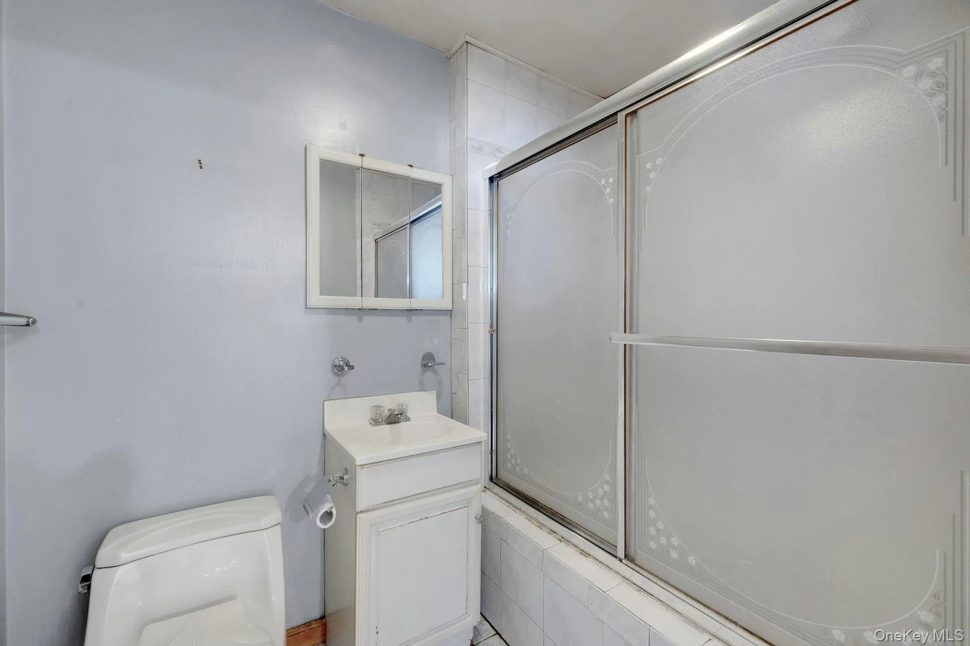 2nd bathroom with Jacuzzi 2nd bathroom with Jacuzzi