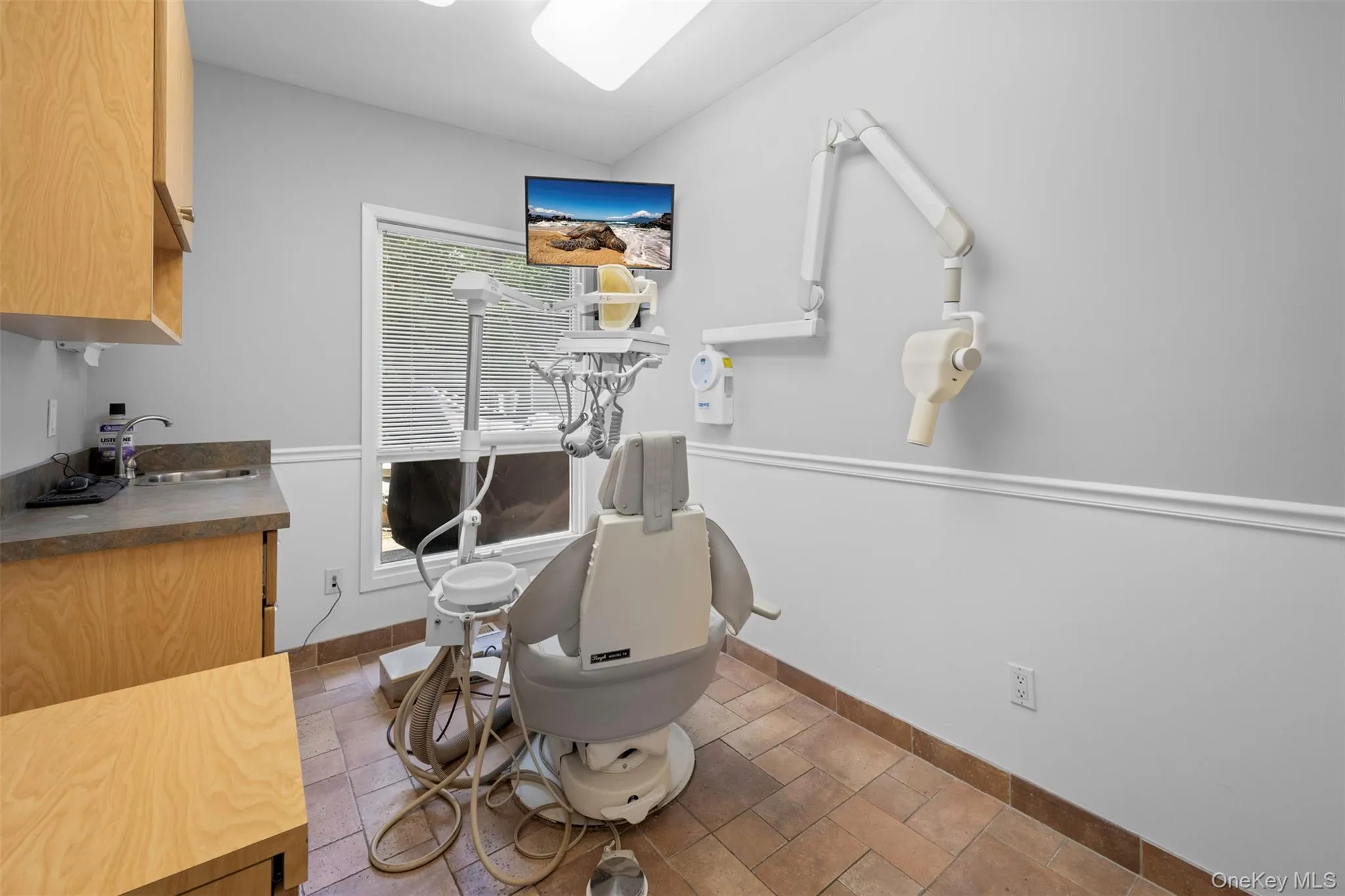 Miscellaneous room with baseboards and a sink Miscellaneous room with baseboards and a sink