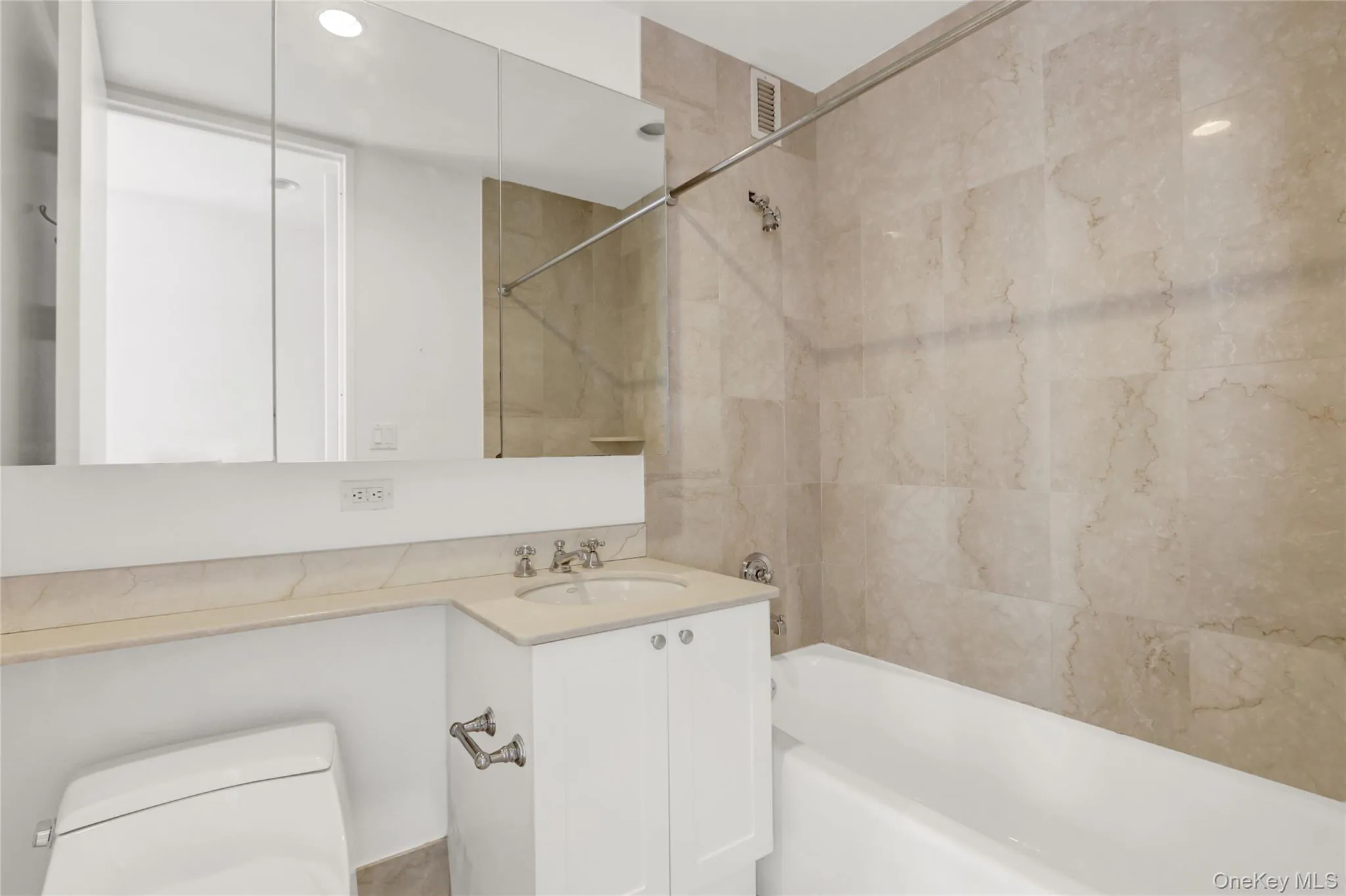 90 End Avenue, New York, NY, 3 Bedrooms Bedrooms, 6 Rooms Rooms,3 BathroomsBathrooms,Residential,For Rent,End,0,891105 90 End Avenue, New York, NY, 3 Bedrooms Bedrooms, 6 Rooms Rooms,3 BathroomsBathrooms,Residential,For Rent,End,0,891105