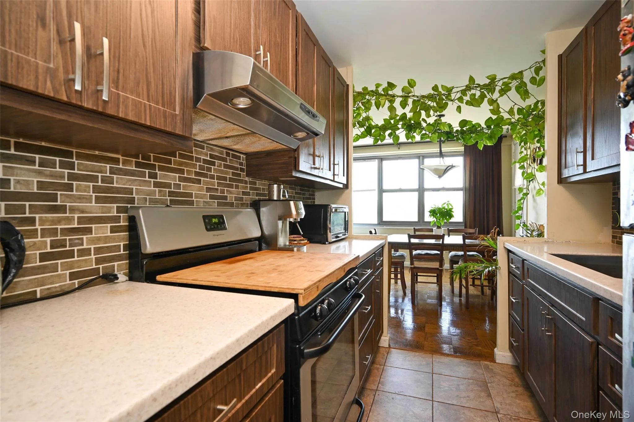 61-20 Grand Central Parkway, New York, NY, 2 Bedrooms Bedrooms, 6 Rooms Rooms,2 BathroomsBathrooms,Residential,For Rent,Grand Central,0,891317 61-20 Grand Central Parkway, New York, NY, 2 Bedrooms Bedrooms, 6 Rooms Rooms,2 BathroomsBathrooms,Residential,For Rent,Grand Central,0,891317