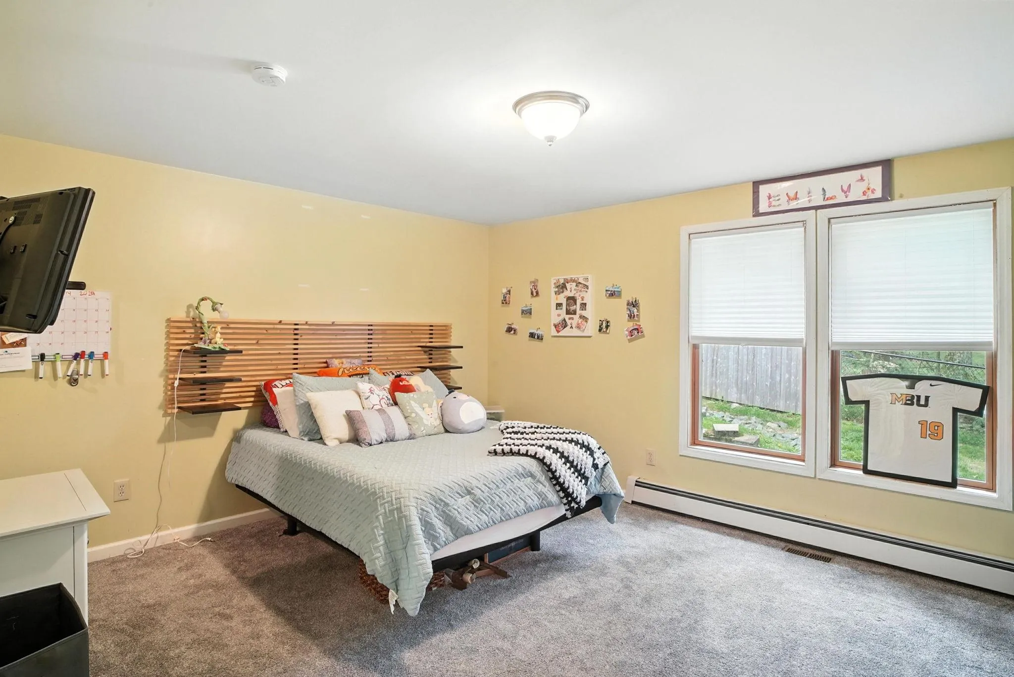 1st floor Large bedroom with walk in closet and full bathroom 1st floor Large bedroom with walk in closet and full bathroom