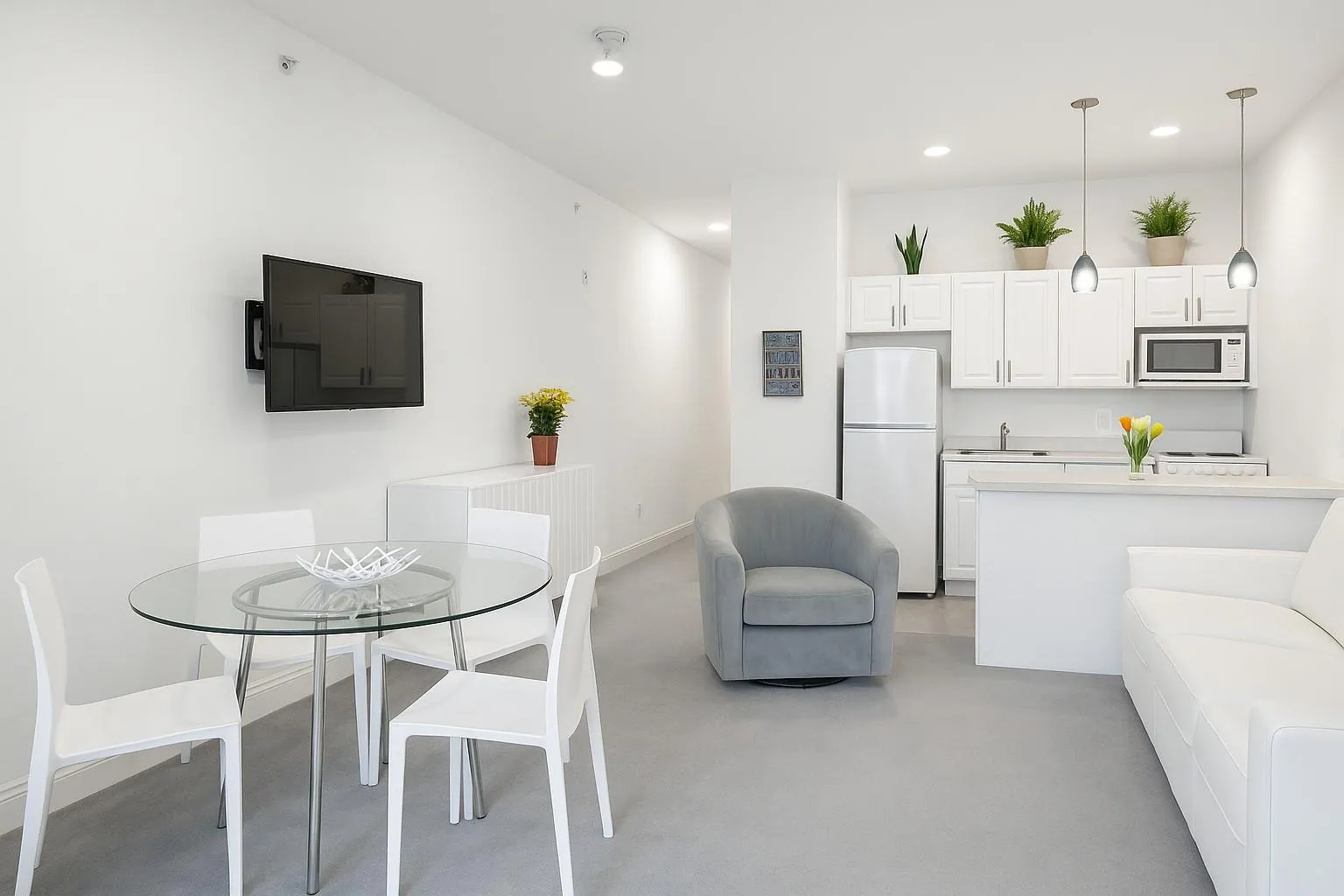 Open floor plan with direct water views. Open floor plan with direct water views.