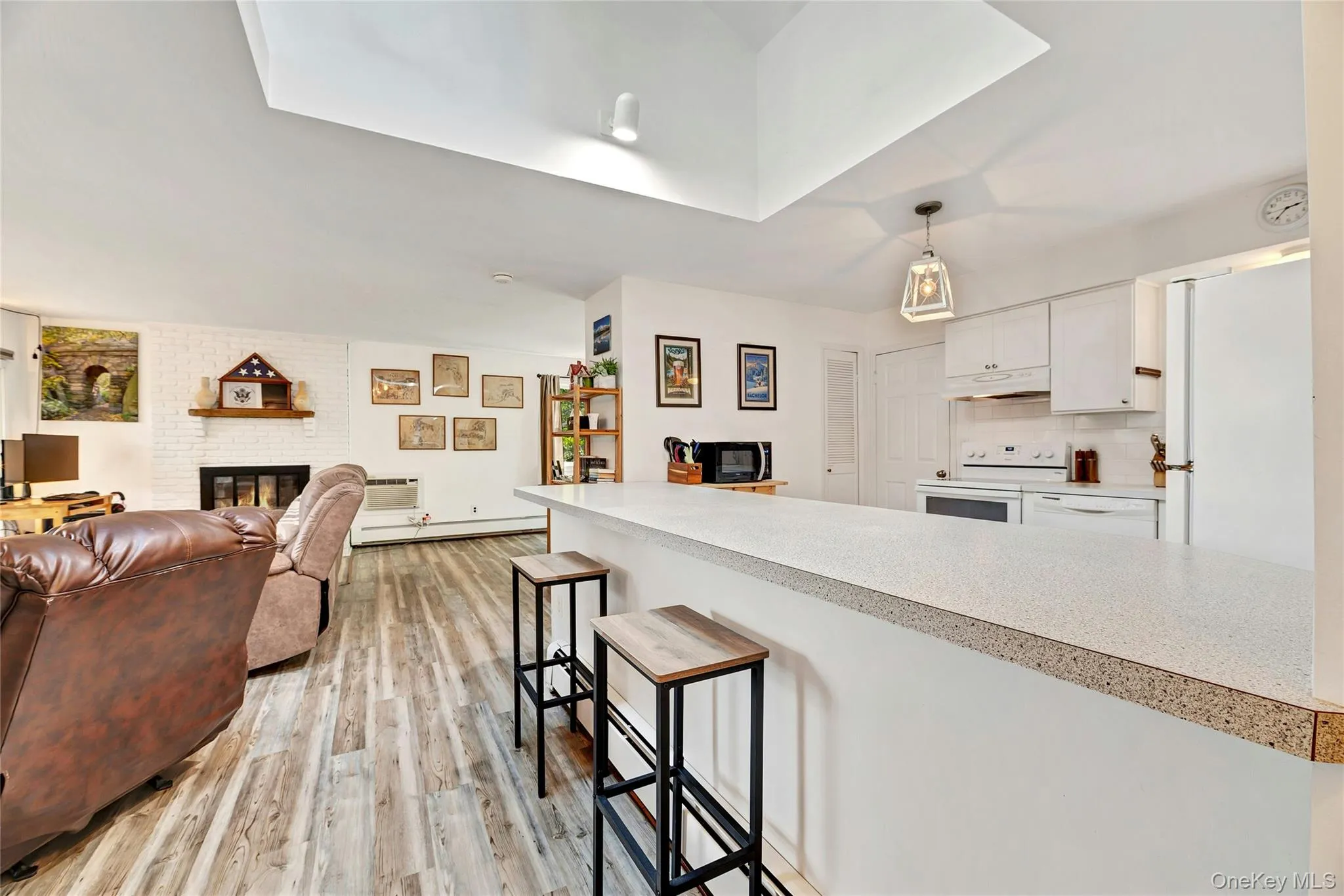 Kitchen with a Large island to use for meals and entertaining. Fits 6 barstools. Kitchen with a Large island to use for meals and entertaining. Fits 6 barstools.