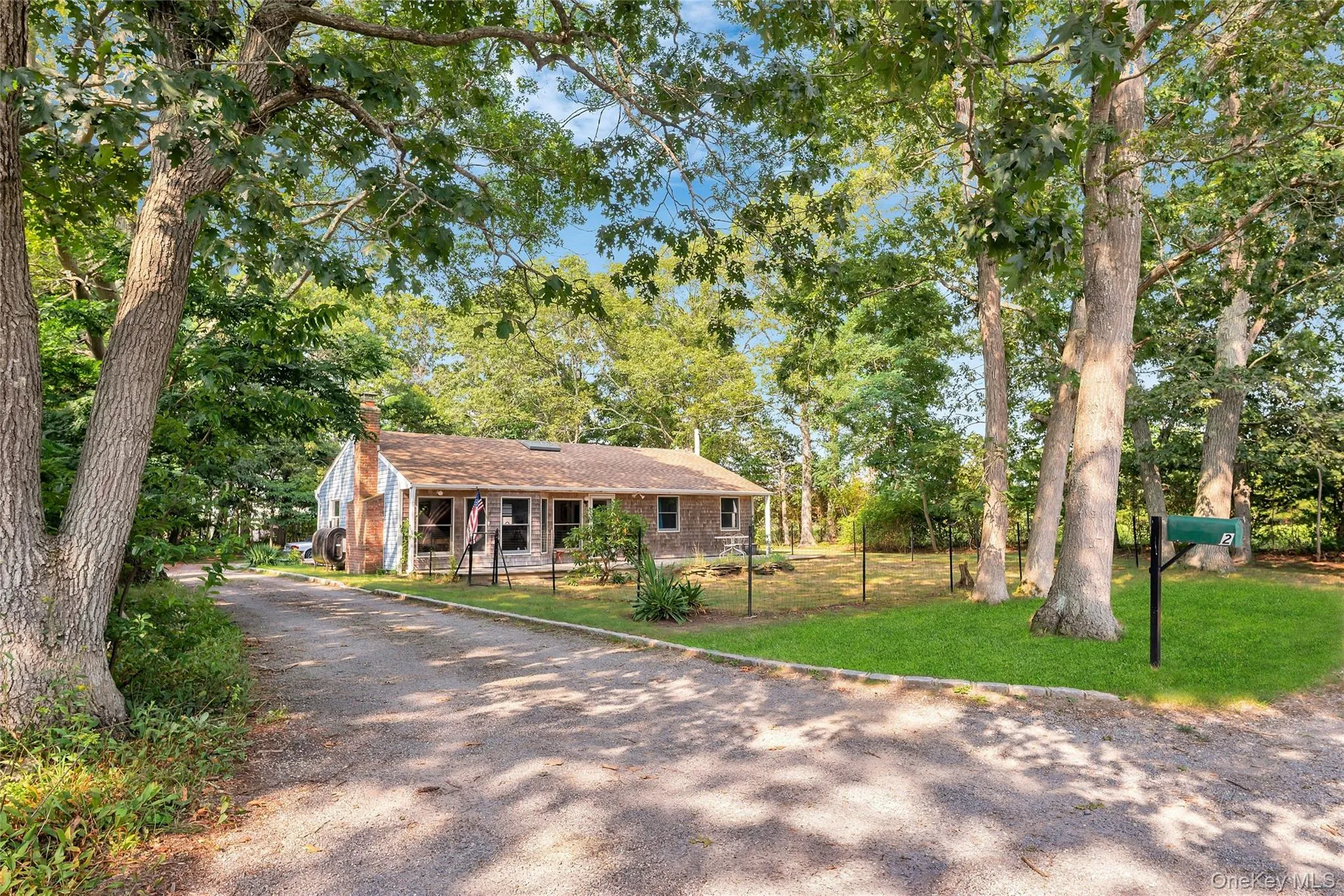Huge driveway leads you to the lovely cottage. Huge driveway leads you to the lovely cottage.