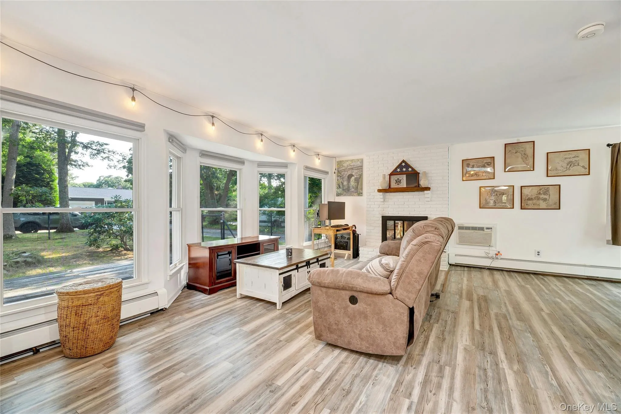 Another living room view. Another living room view.