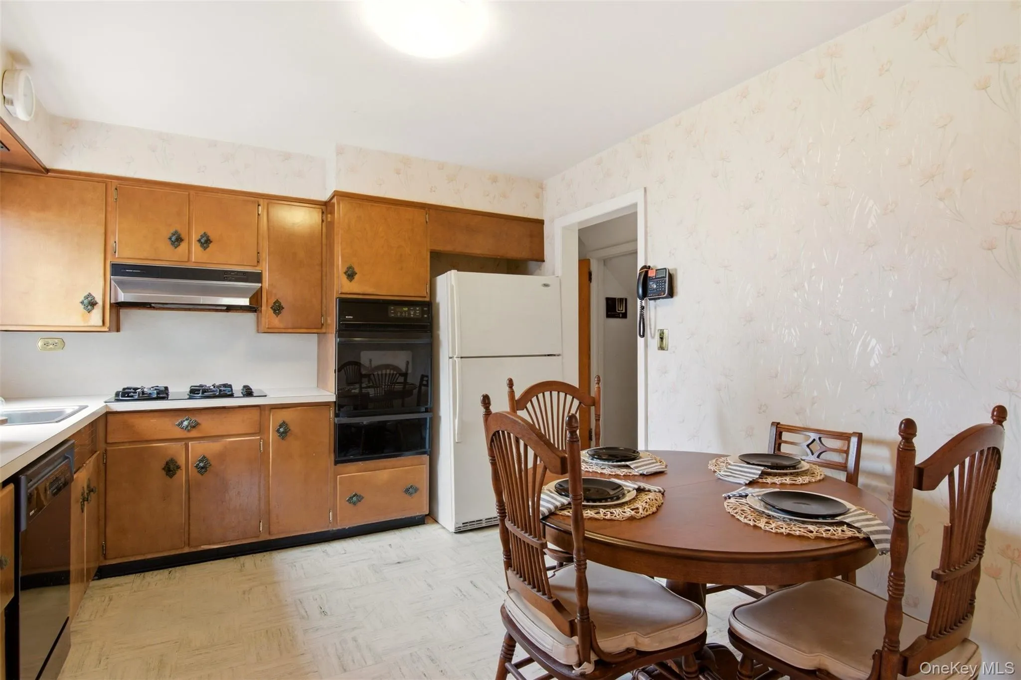 1001 4th Street, Hempstead, NY, 4 Bedrooms Bedrooms, 7 Rooms Rooms,3 BathroomsBathrooms,Residential,For Rent,4th,0,892348 1001 4th Street, Hempstead, NY, 4 Bedrooms Bedrooms, 7 Rooms Rooms,3 BathroomsBathrooms,Residential,For Rent,4th,0,892348