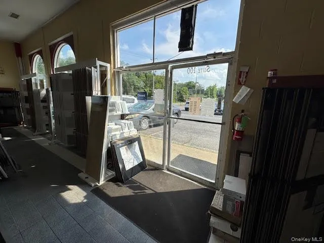 Double class door. Double class door.