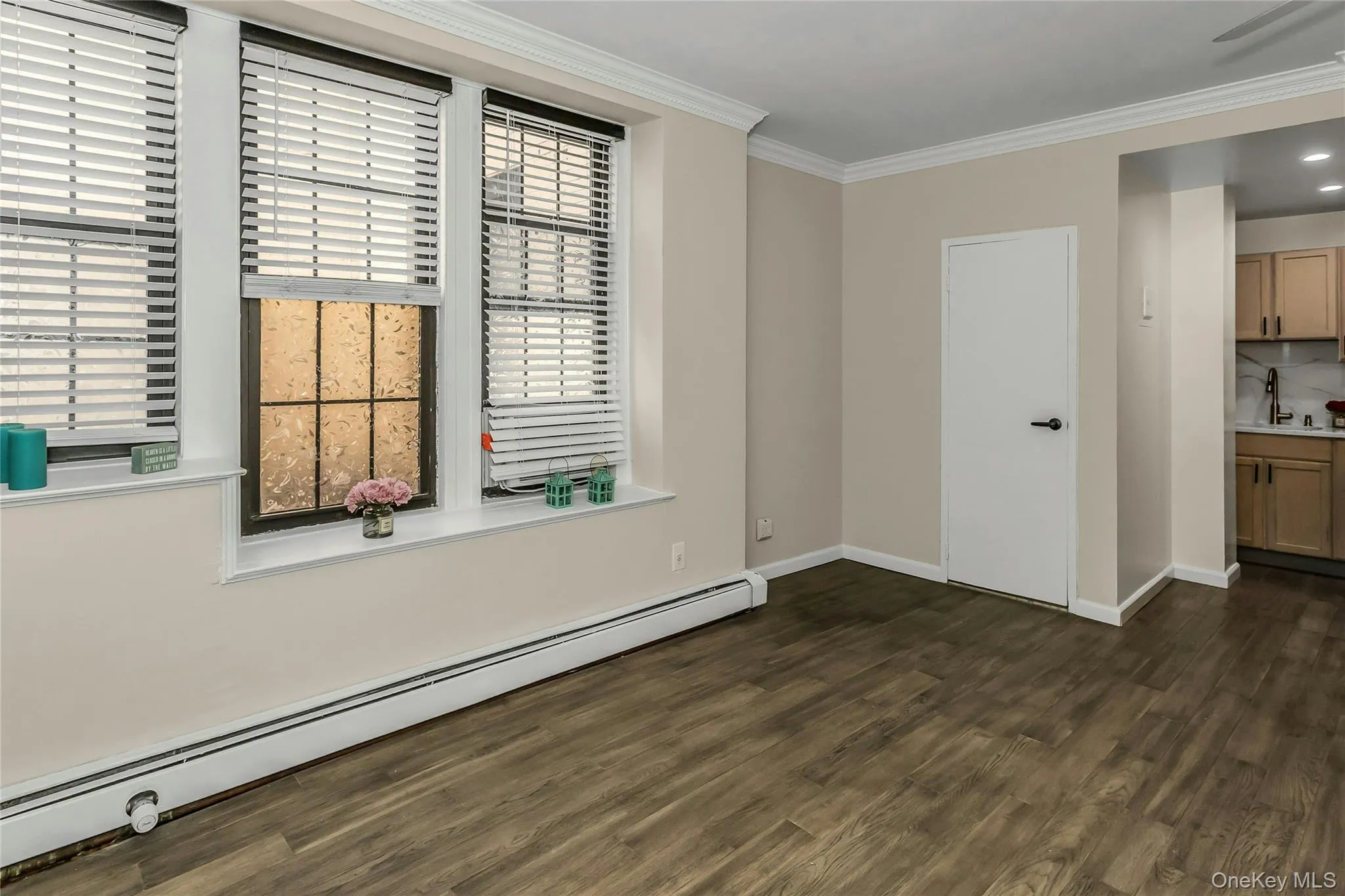 Private windows w/ Natural Light & Privacy Private windows w/ Natural Light & Privacy