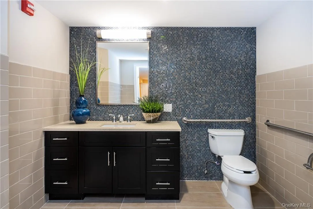 Amenities - Gym Bathroom Amenities - Gym Bathroom