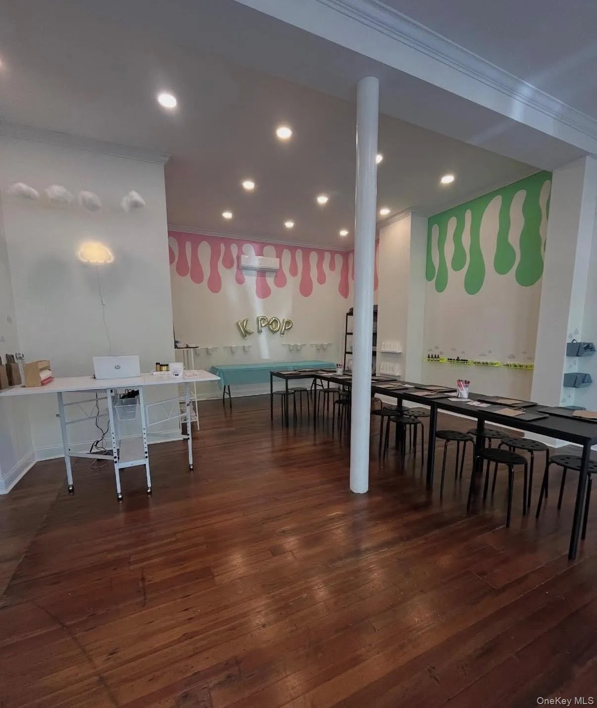 A sun-drenched and open interior A sun-drenched and open interior