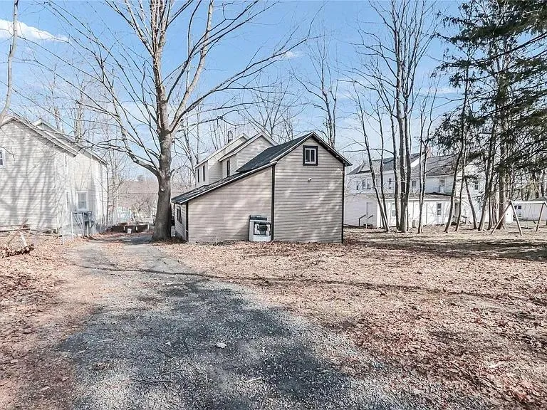 57 Clinton Avenue, Thompson, NY, 2 Bedrooms Bedrooms, 4 Rooms Rooms,1 BathroomBathrooms,Residential Lease,Idx,Clinton,0,892817 57 Clinton Avenue, Thompson, NY, 2 Bedrooms Bedrooms, 4 Rooms Rooms,1 BathroomBathrooms,Residential Lease,Idx,Clinton,0,892817