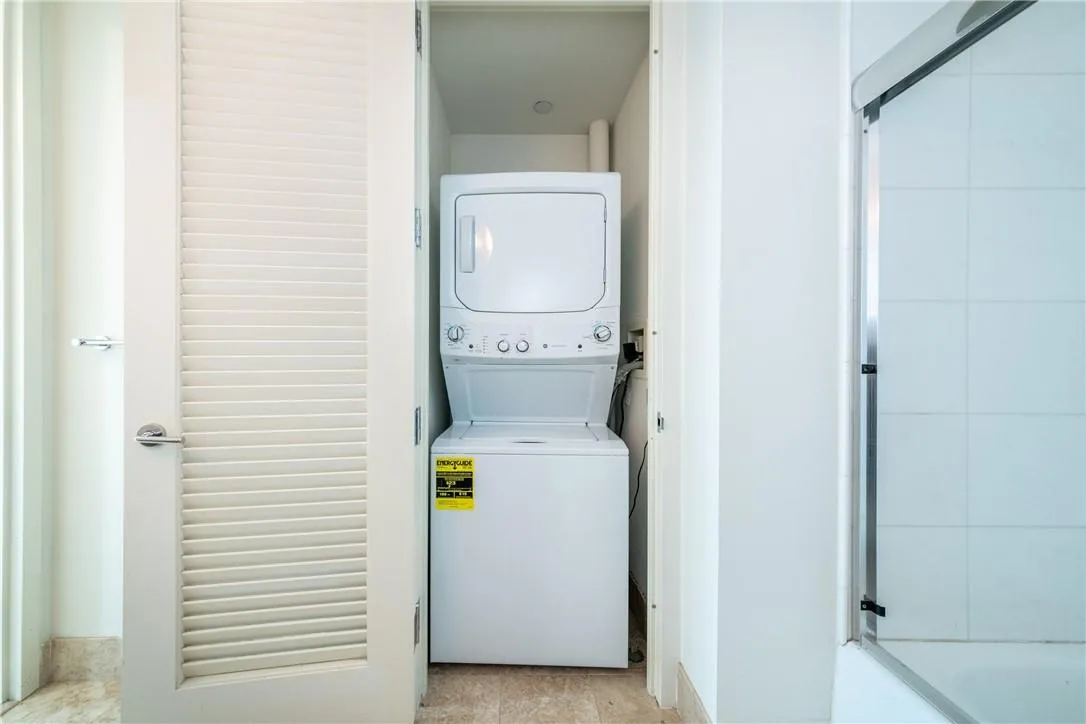 Laundry in unit! Laundry in unit!