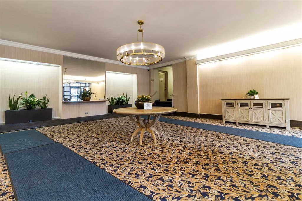 Community lobby featuring ornamental molding Community lobby featuring ornamental molding