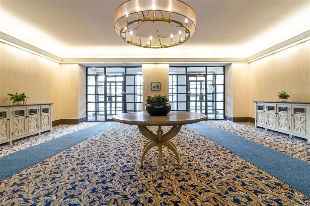 Lobby with ornamental molding Lobby with ornamental molding