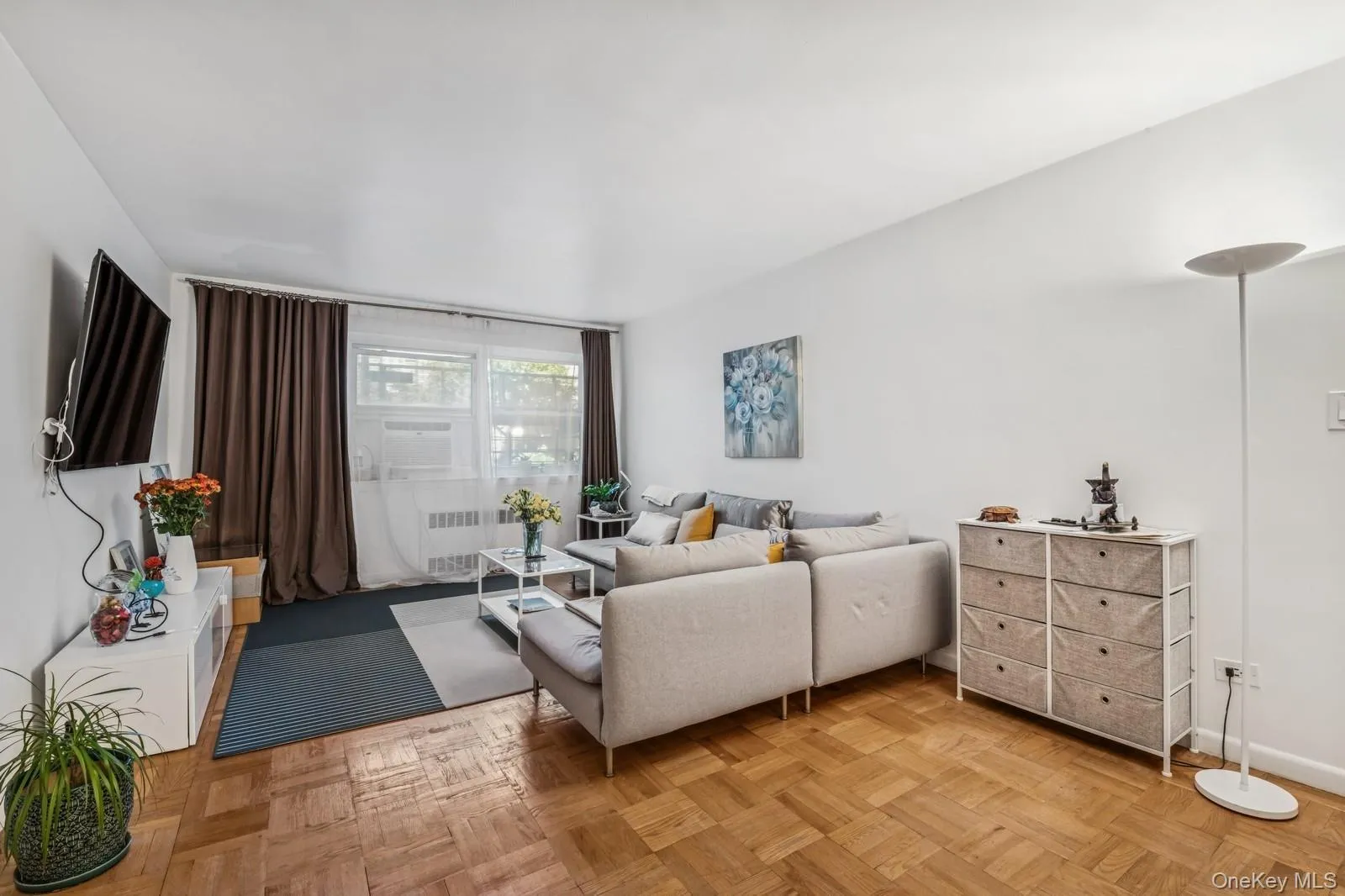 Living area with radiator heating unit Living area with radiator heating unit